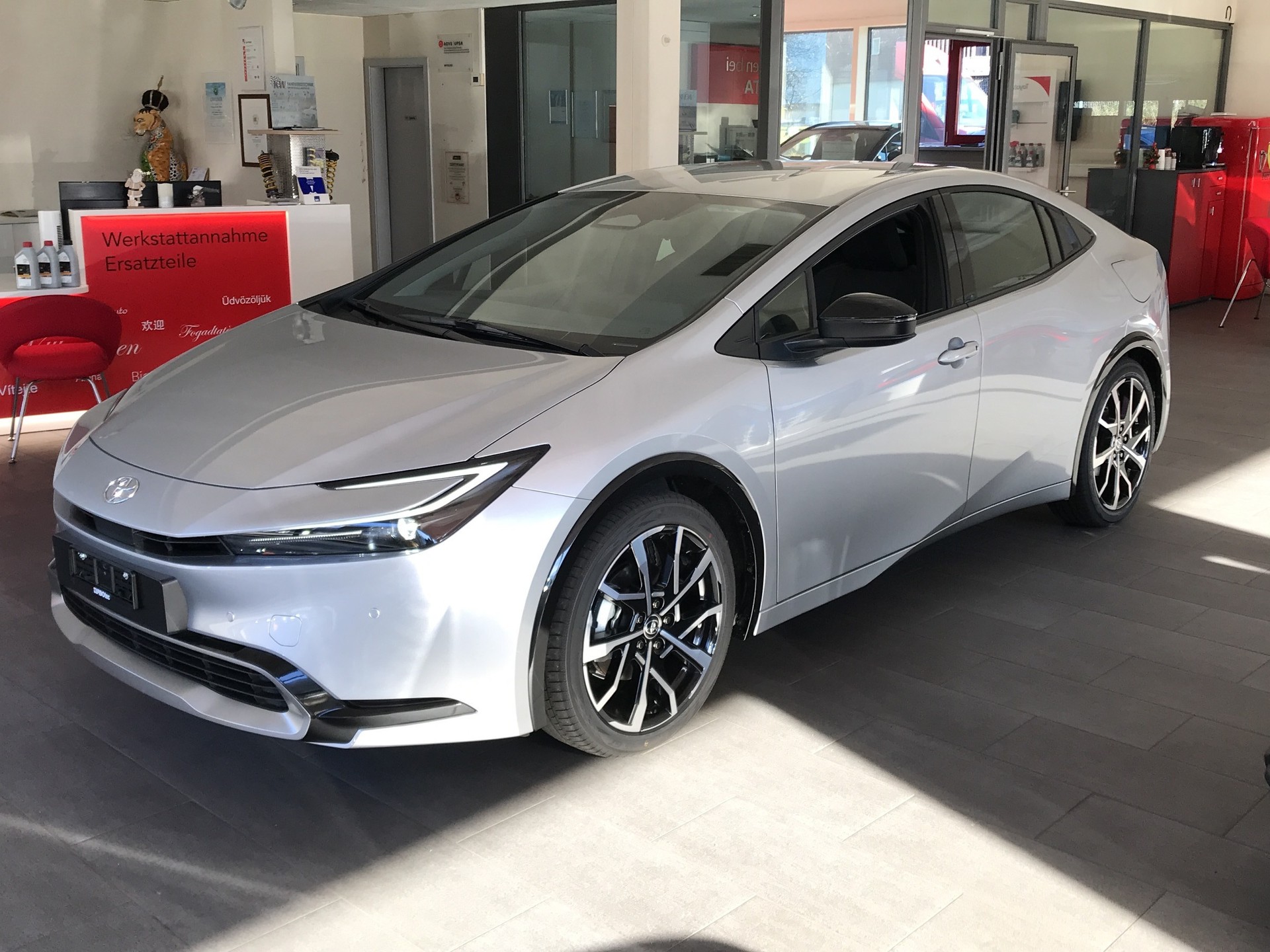 TOYOTA Prius 2.0 VVT-i Plug-in Hybrid Style-image-5