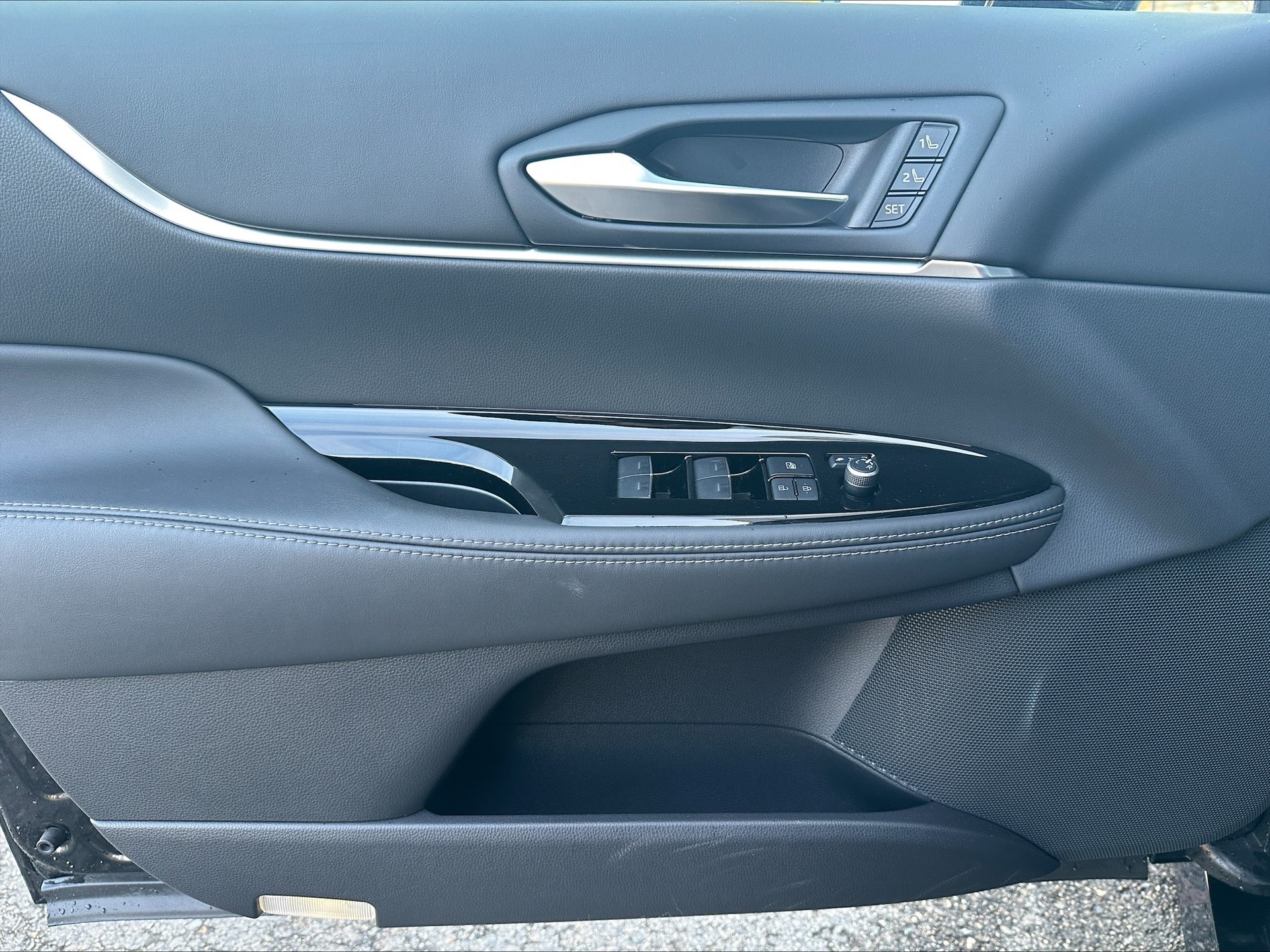 TOYOTA Mirai Fuel cell Platinum-image-11