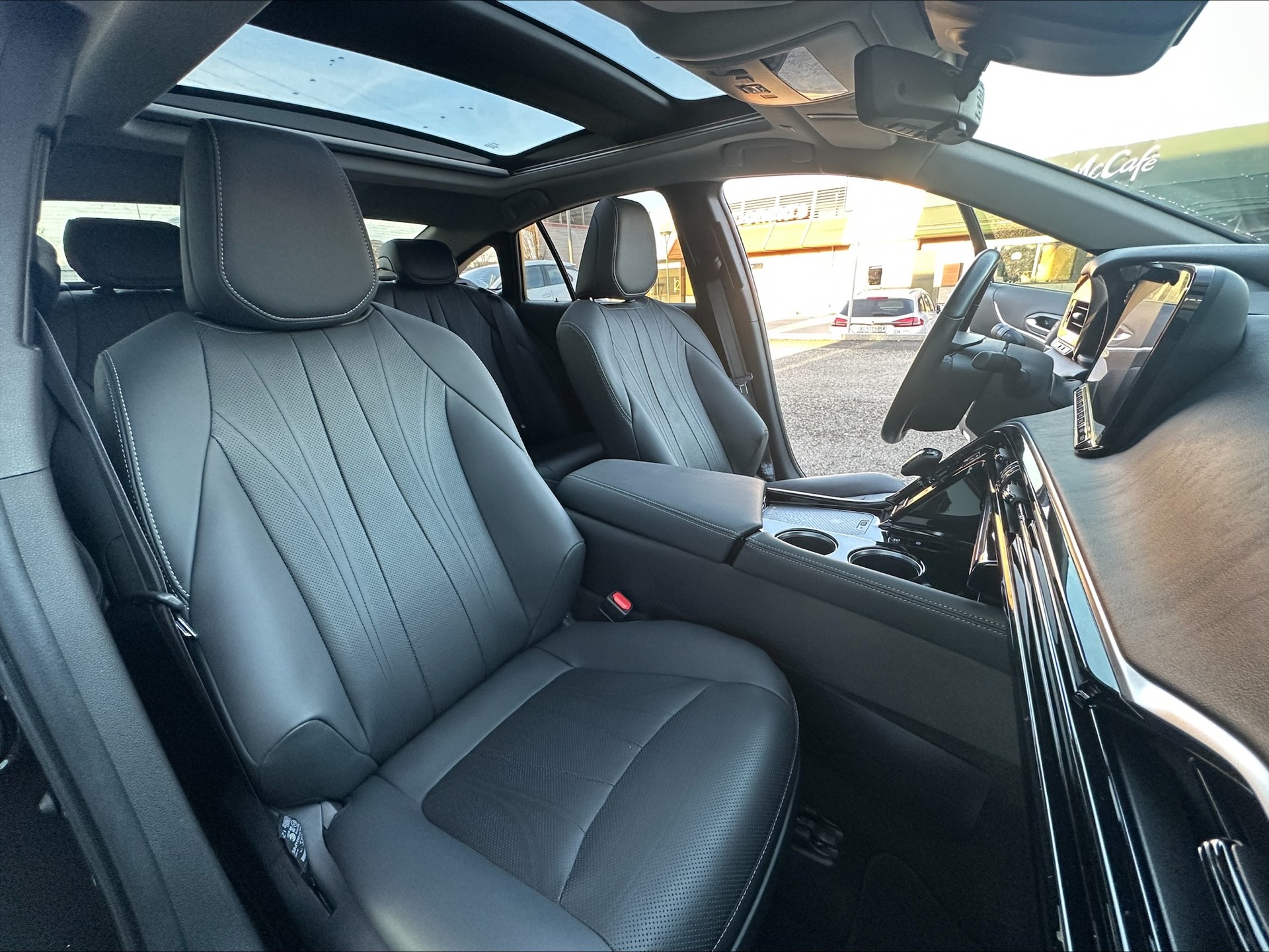 TOYOTA Mirai Fuel cell Platinum-image-12