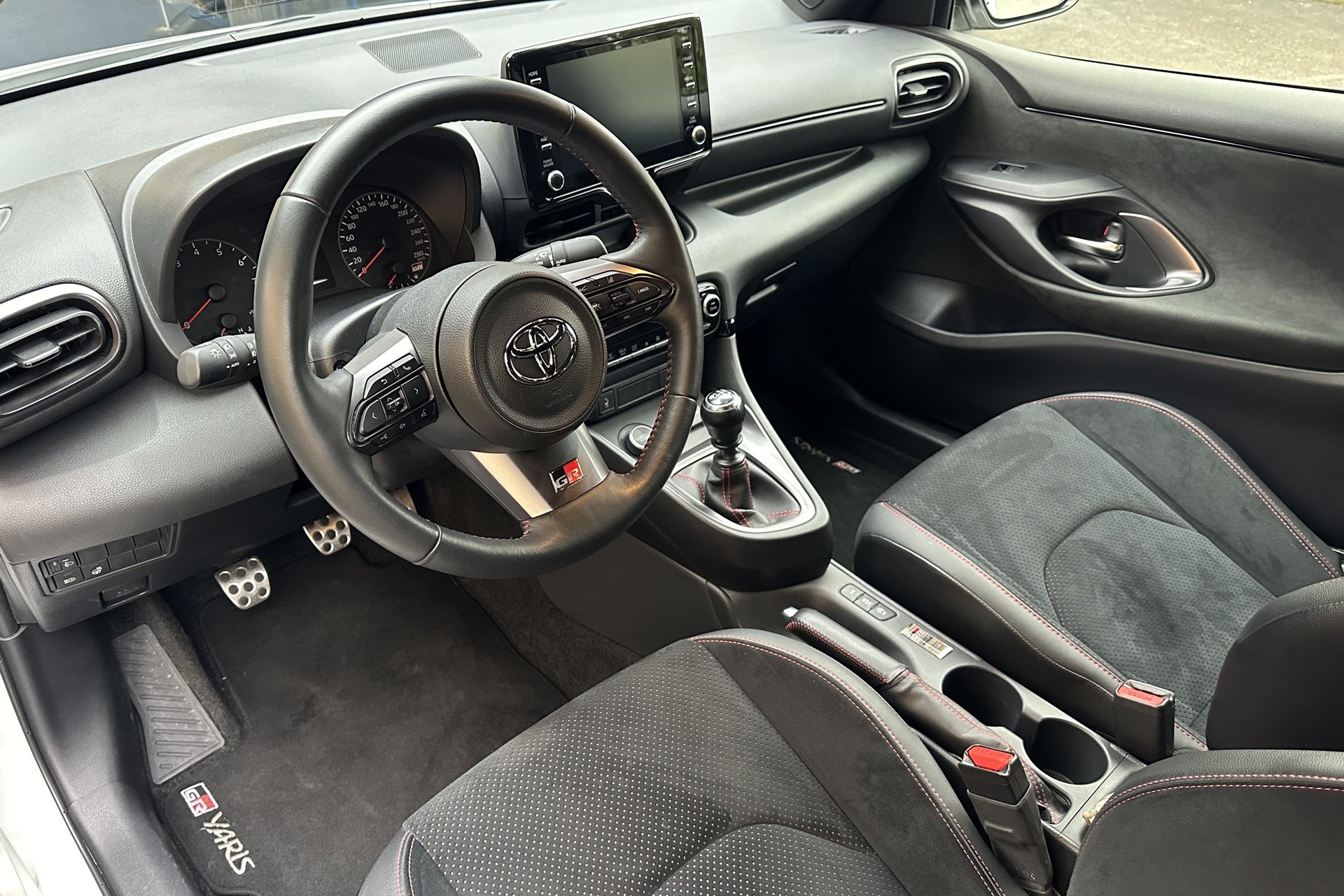 TOYOTA Yaris 1.6 GR Sport-image-9