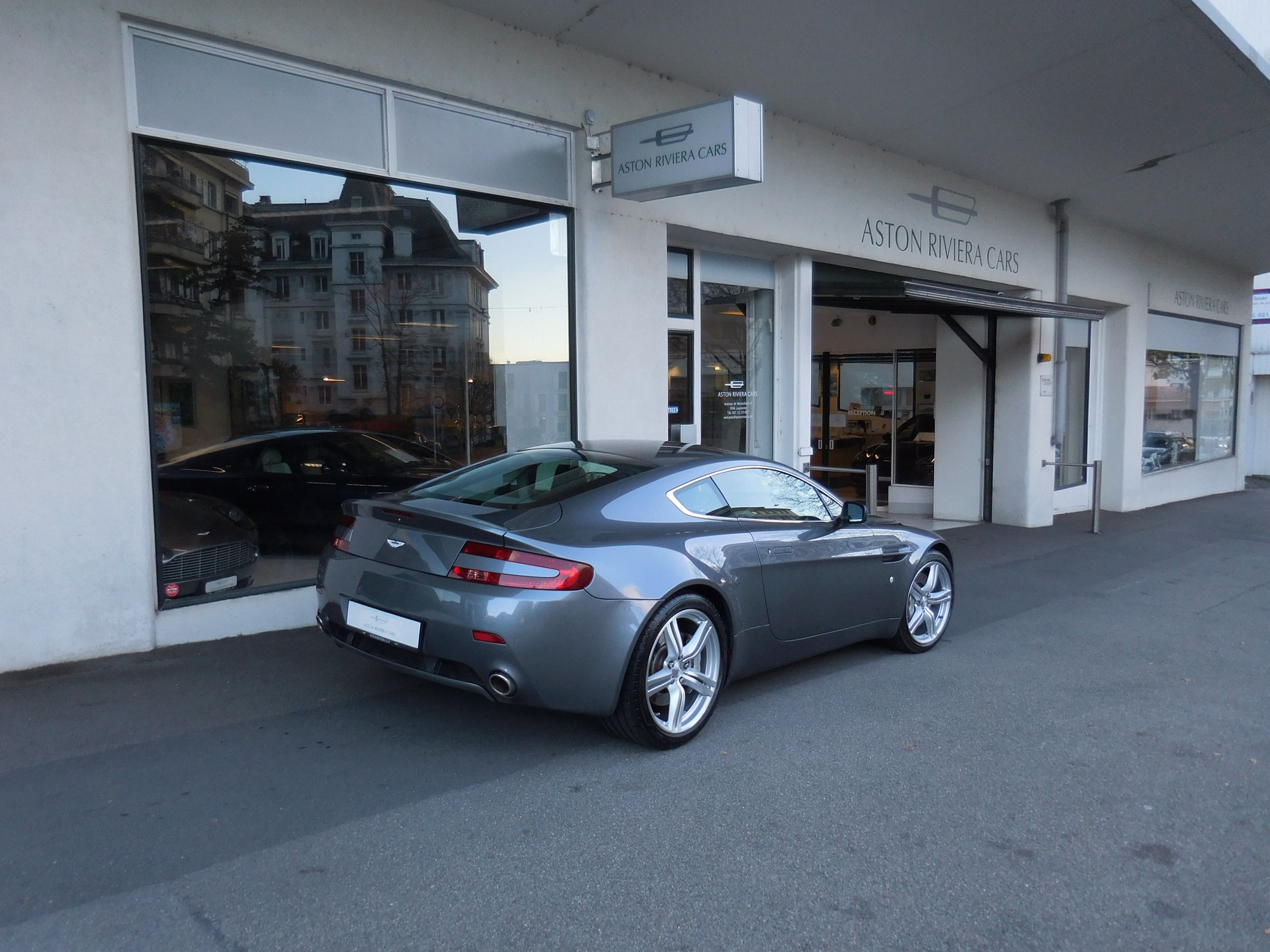 ASTON MARTIN V8 Vantage 4.7 Sportshift-image-4
