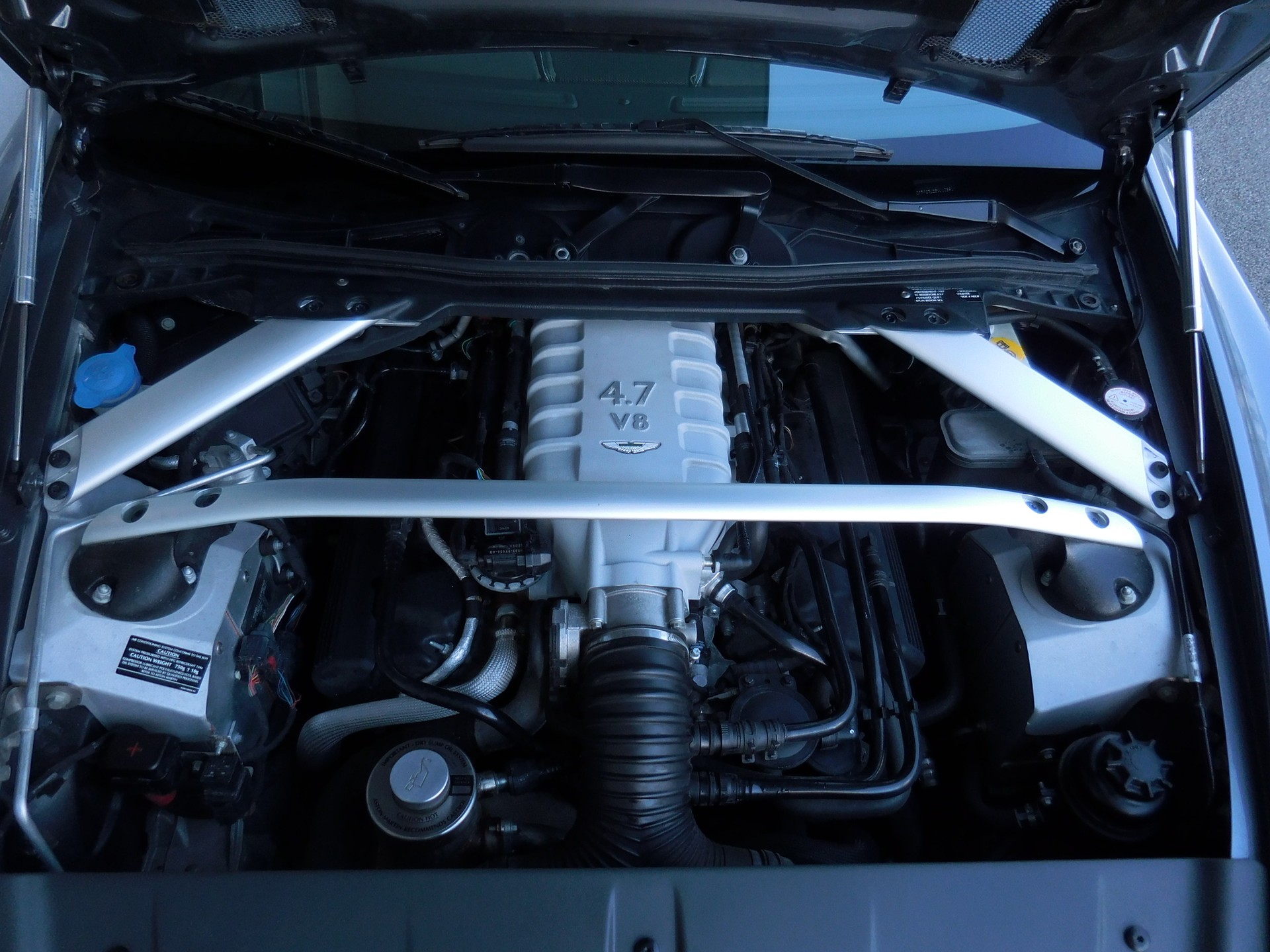 ASTON MARTIN V8 Vantage 4.7 Sportshift-image-8