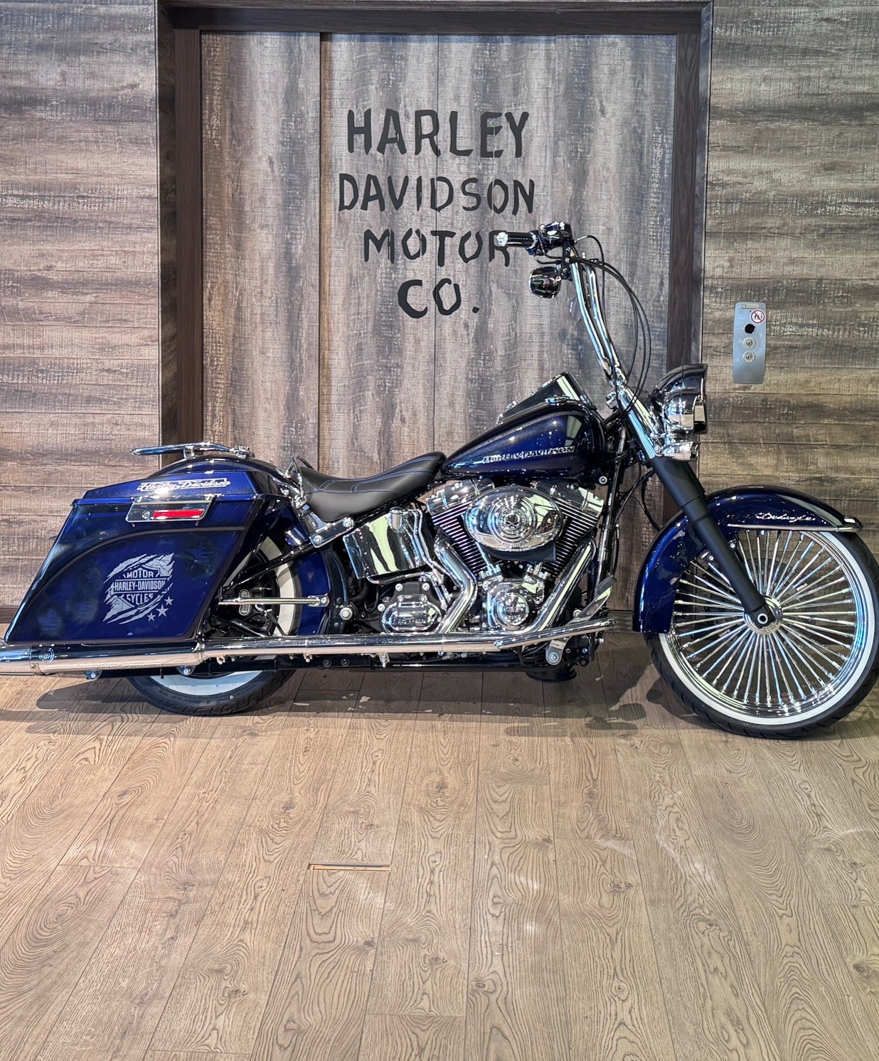 HARLEY-DAVIDSON FLSTN Softail Deluxe ABS-image-0