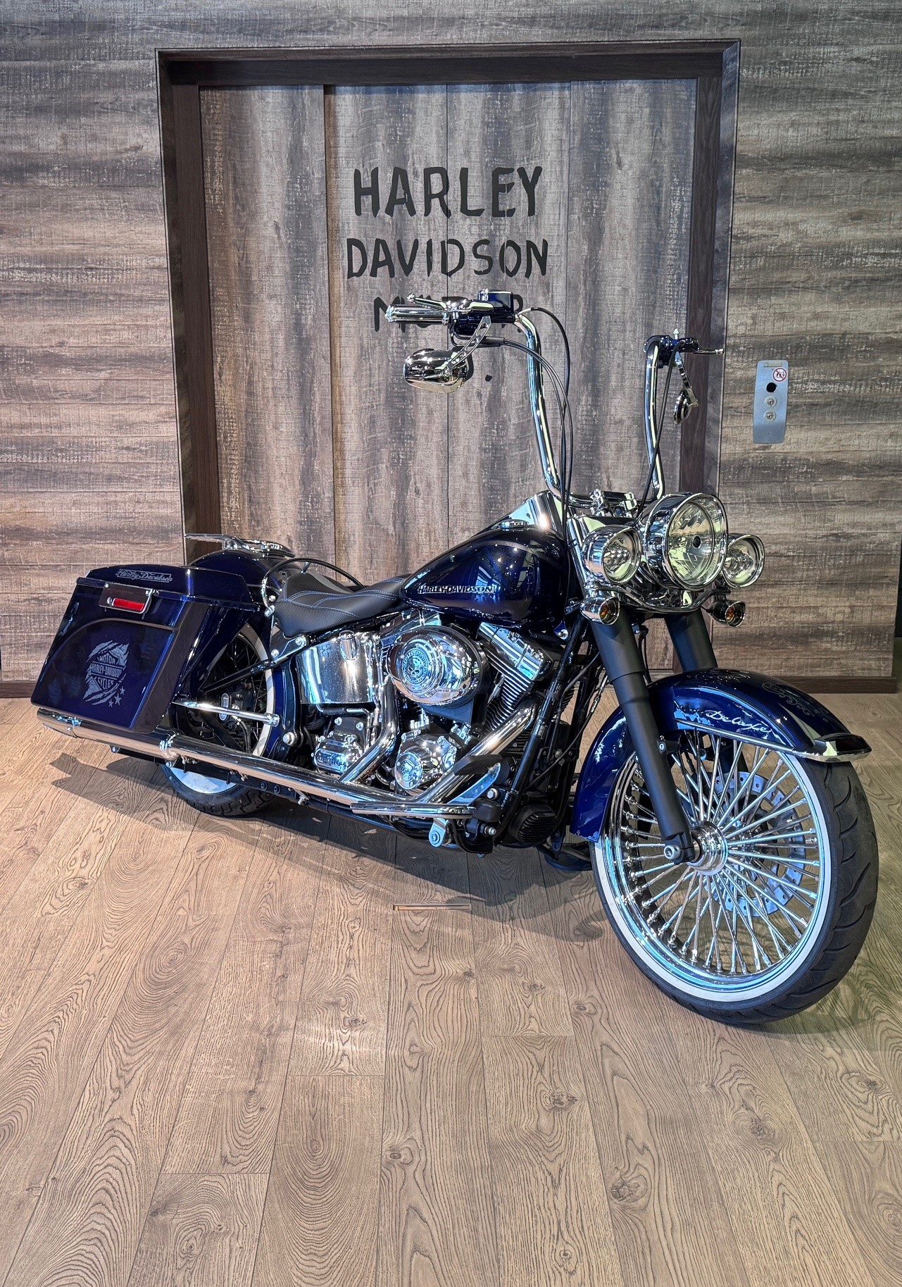 HARLEY-DAVIDSON FLSTN Softail Deluxe ABS-image-1