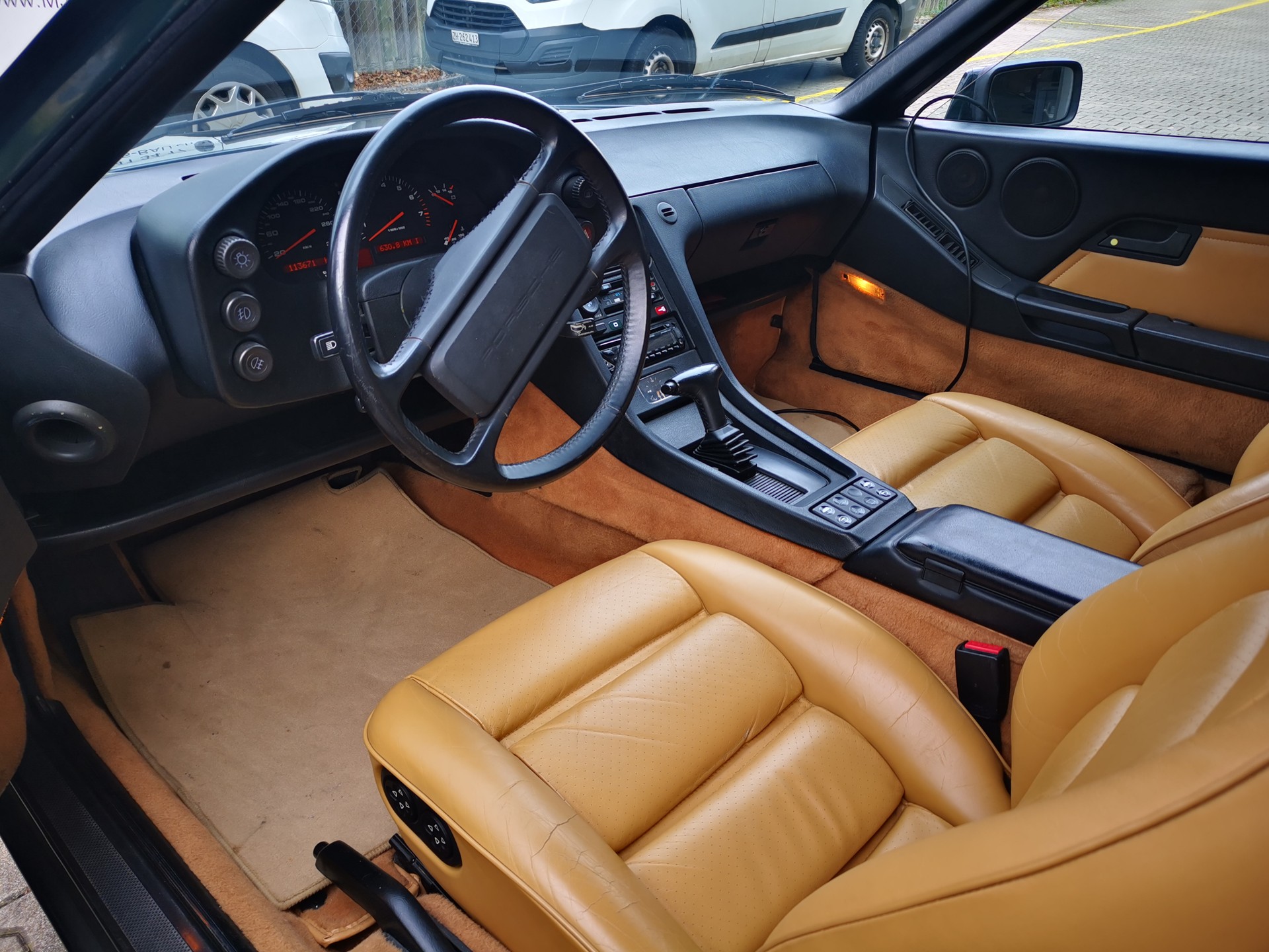 PORSCHE 928 S4-image-9