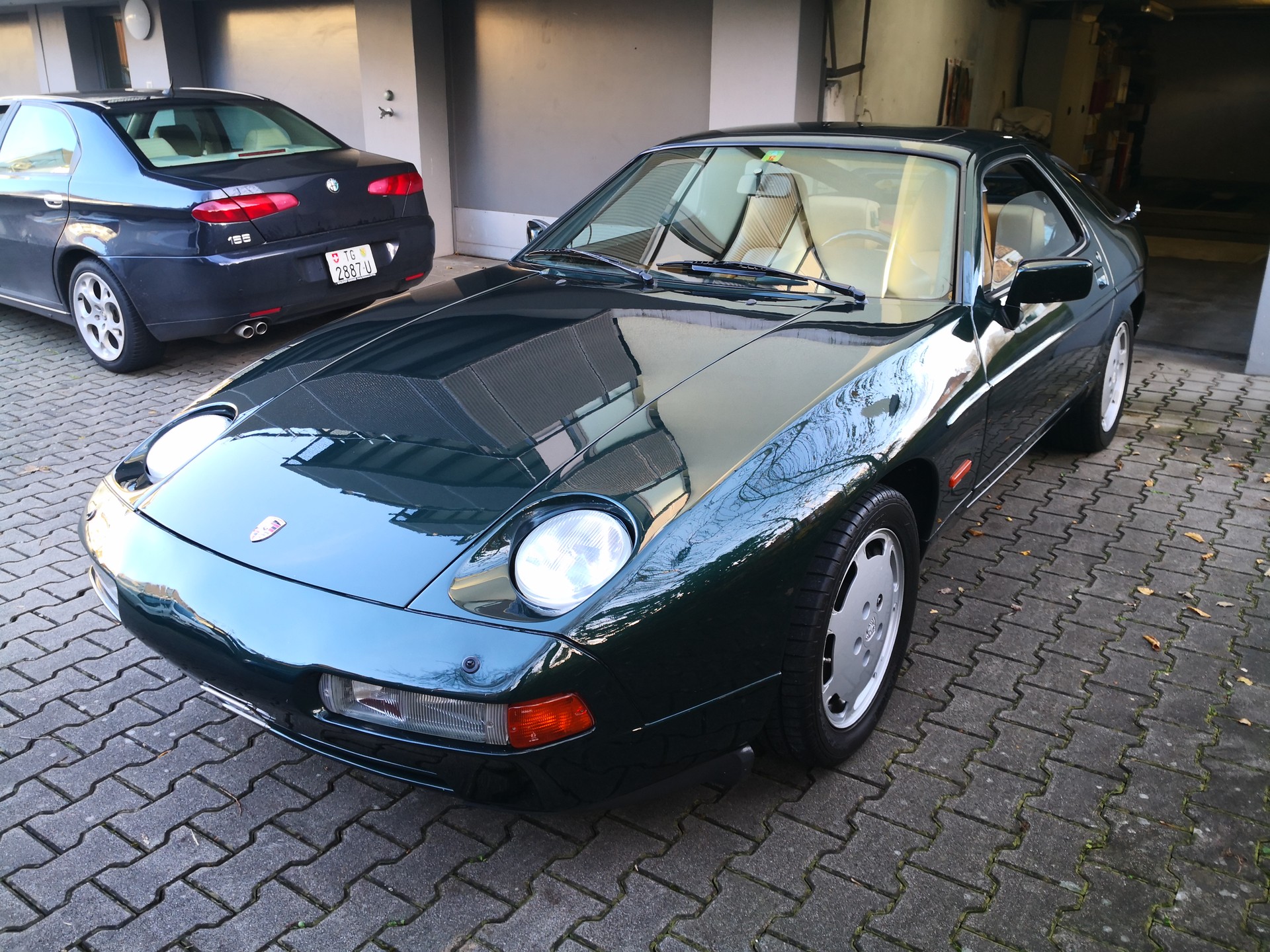 PORSCHE 928 S4-image-2