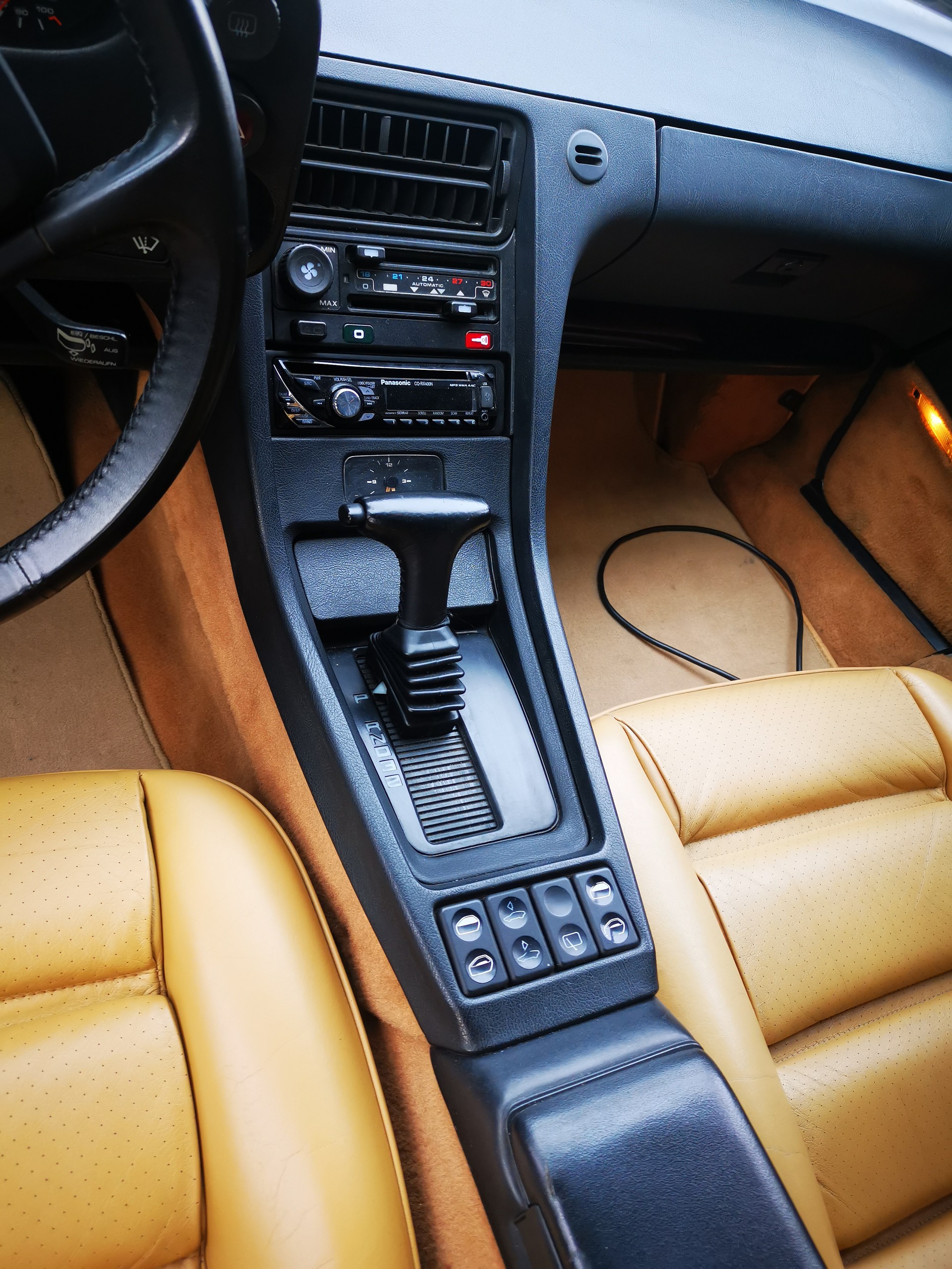 PORSCHE 928 S4-image-10