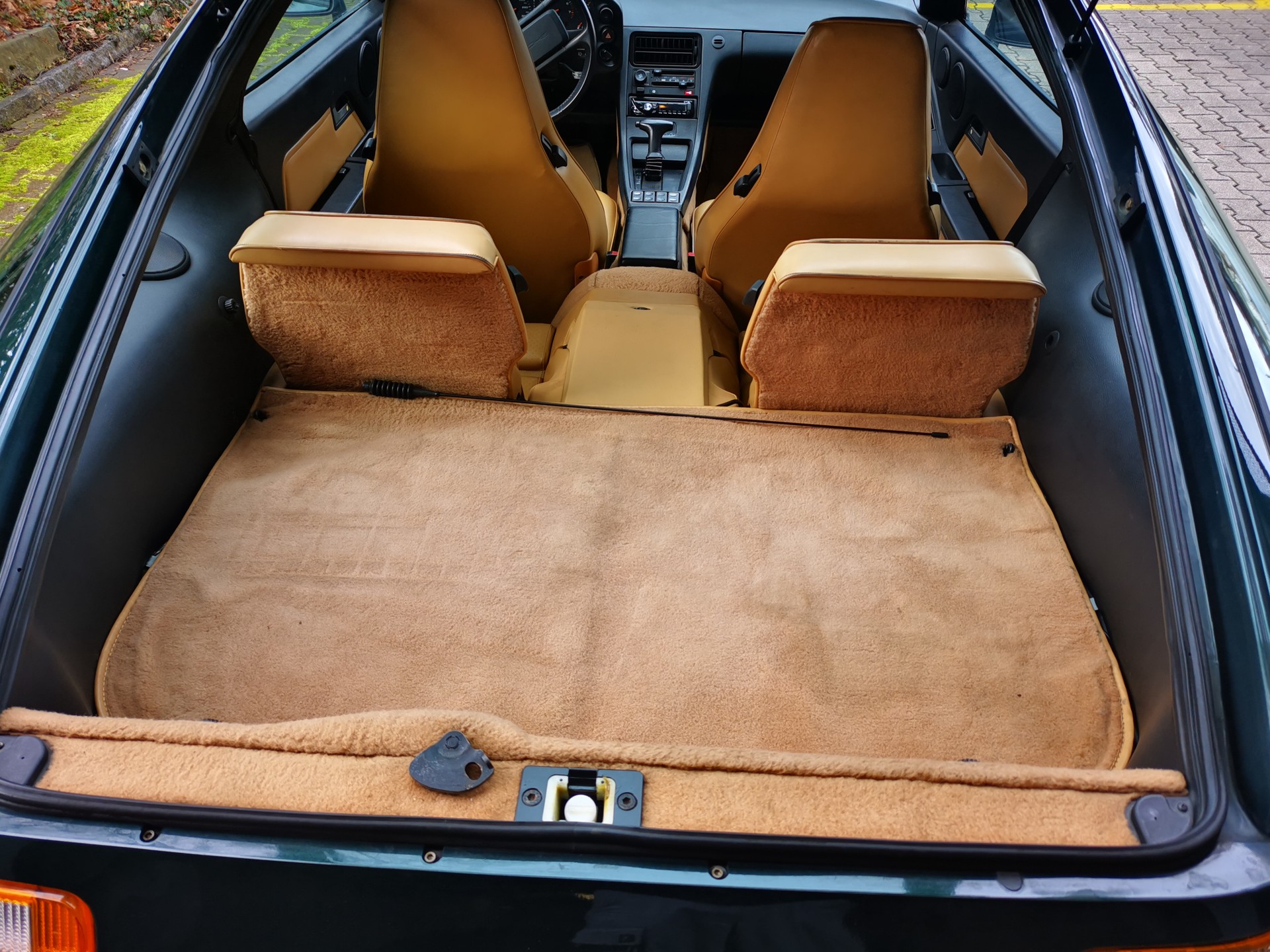 PORSCHE 928 S4-image-13