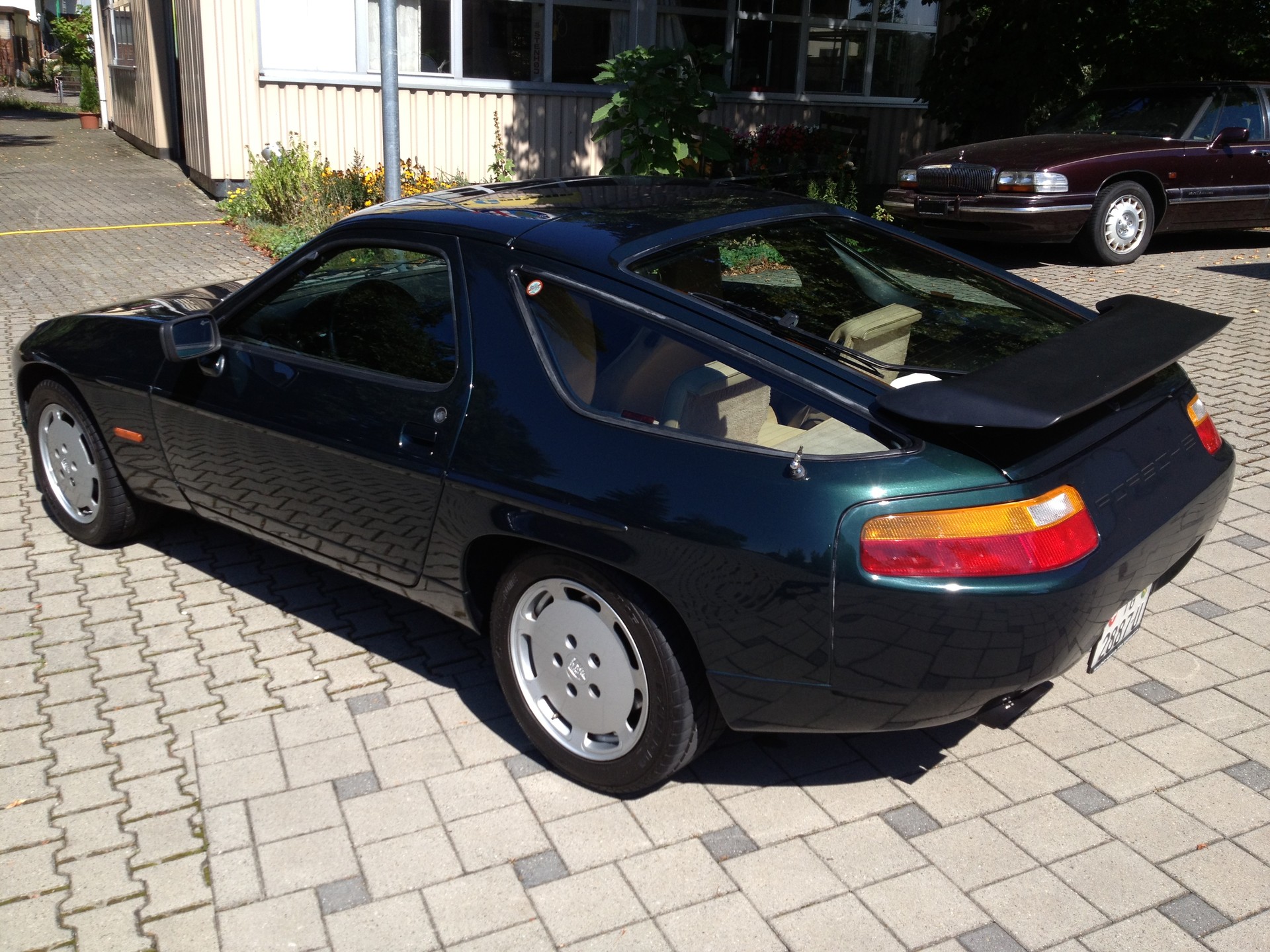 PORSCHE 928 S4-image-8
