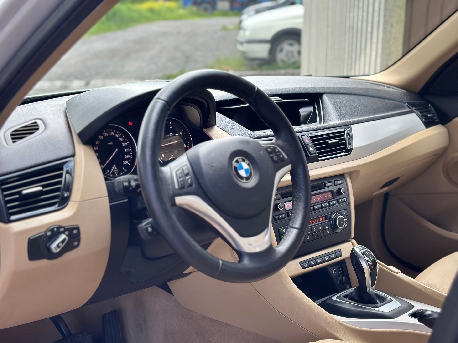 BMW X1 xDrive 18d Sport Line Steptronic-image-6