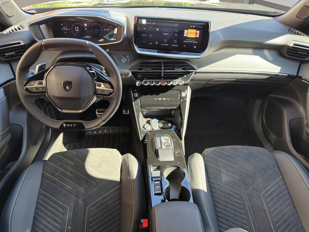 PEUGEOT 2008 Hybrid 145 e-DCS6 GT-image-7