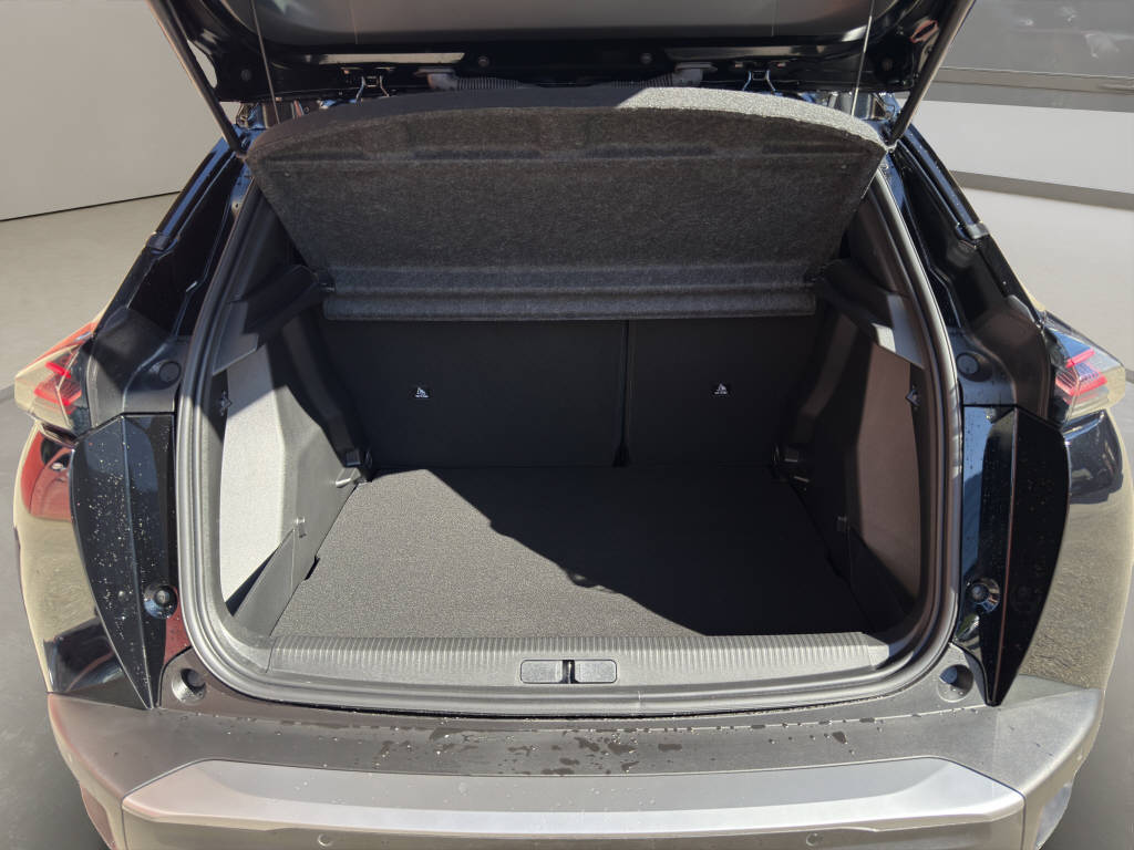 PEUGEOT 2008 Hybrid 145 e-DCS6 GT-image-10