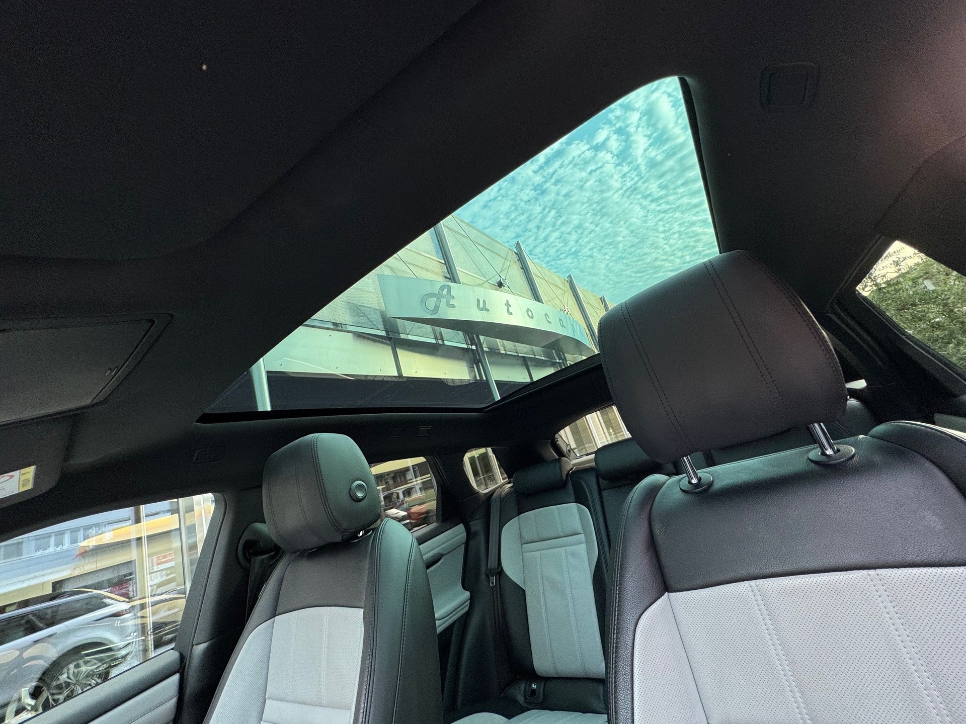 LAND ROVER Evoque R-Dynamic First Edition P 250 HSE-image-11