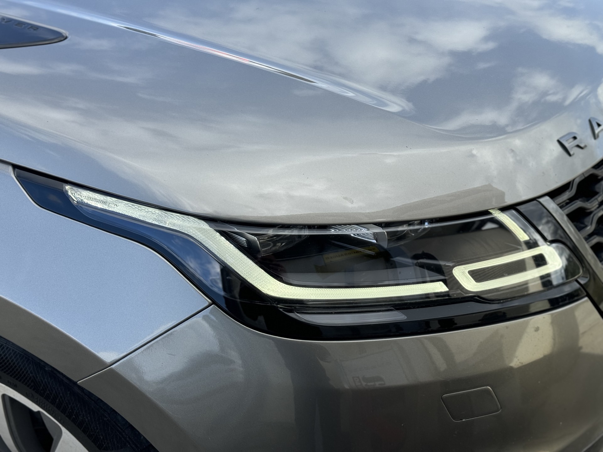 LAND ROVER Range Rover Velar R-Dynamic D 300 Automatic-image-18