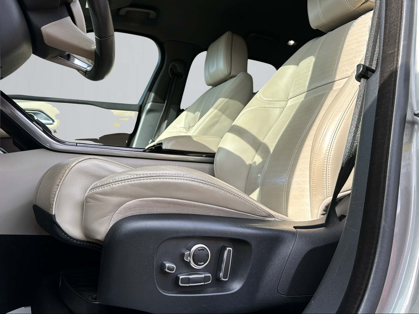 LAND ROVER Range Rover Velar R-Dynamic D 300 Automatic-image-11