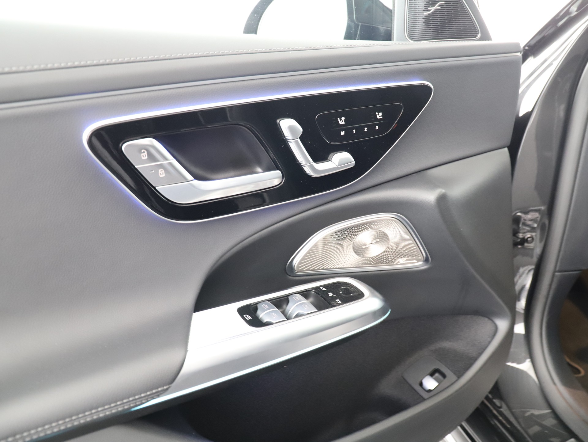 MERCEDES-BENZ E 200 9G-Tronic 4Matic-image-14