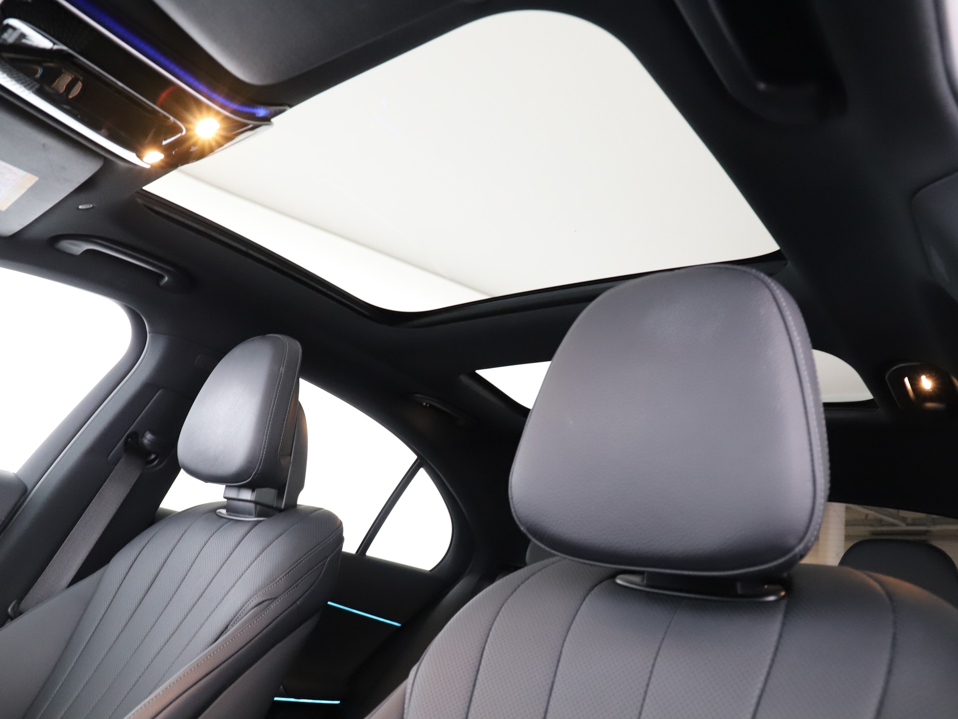 MERCEDES-BENZ E 200 9G-Tronic 4Matic-image-13