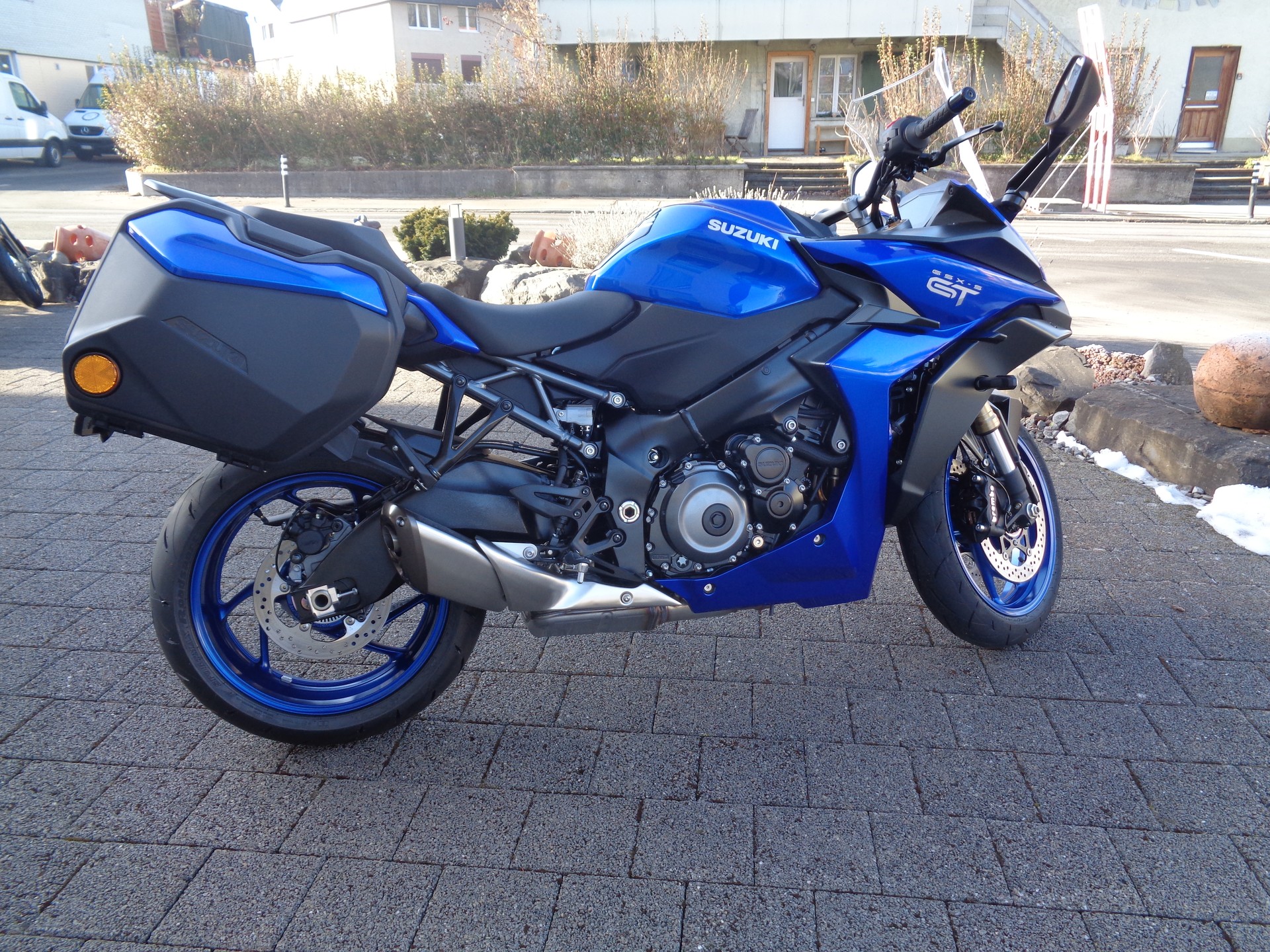 SUZUKI GSX-S 1000 GT Travel-image-2
