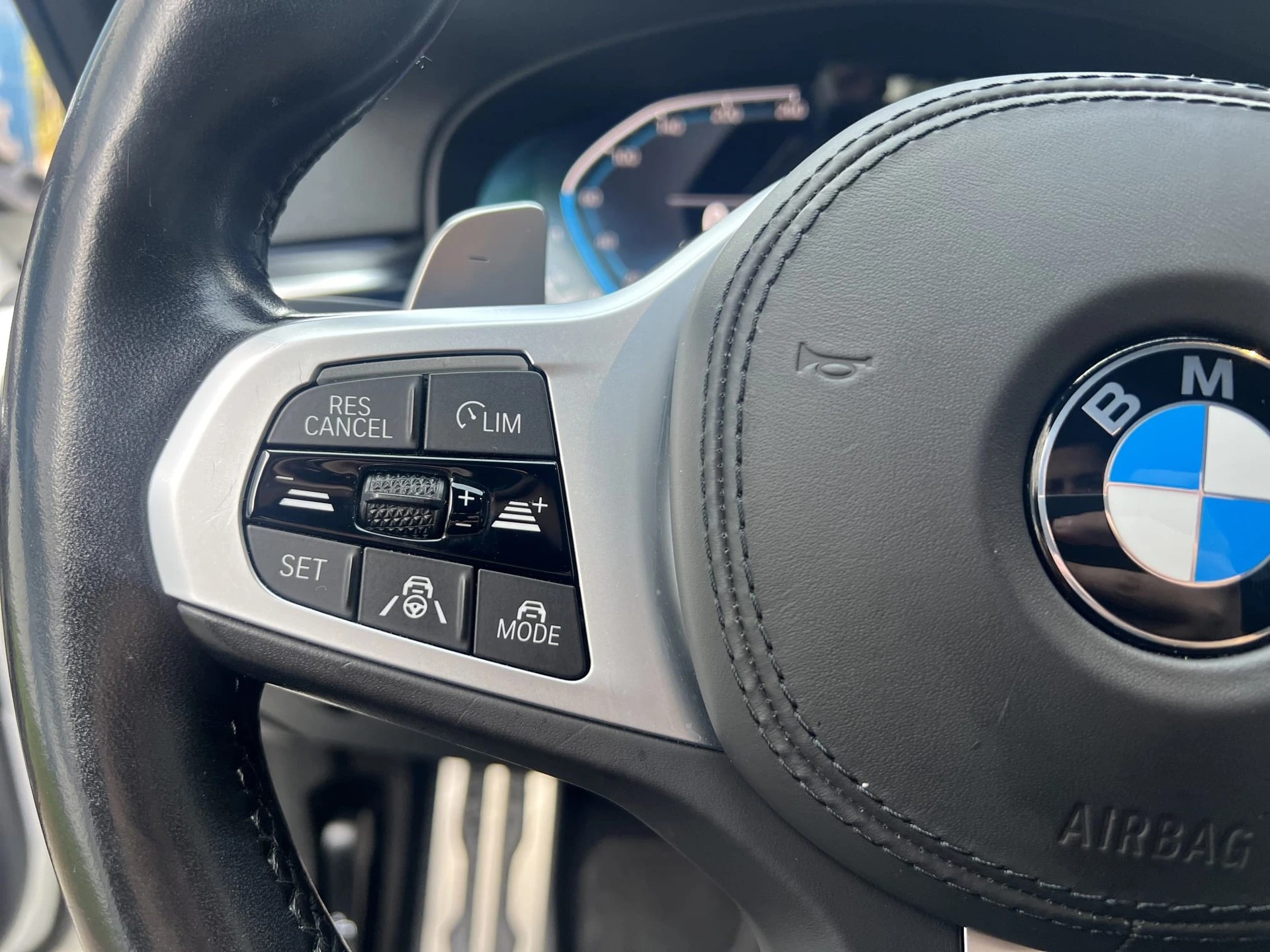 BMW 530e xDrive SAG M-SPORTCH FAHRZEUG AUS 1. HAND-image-23