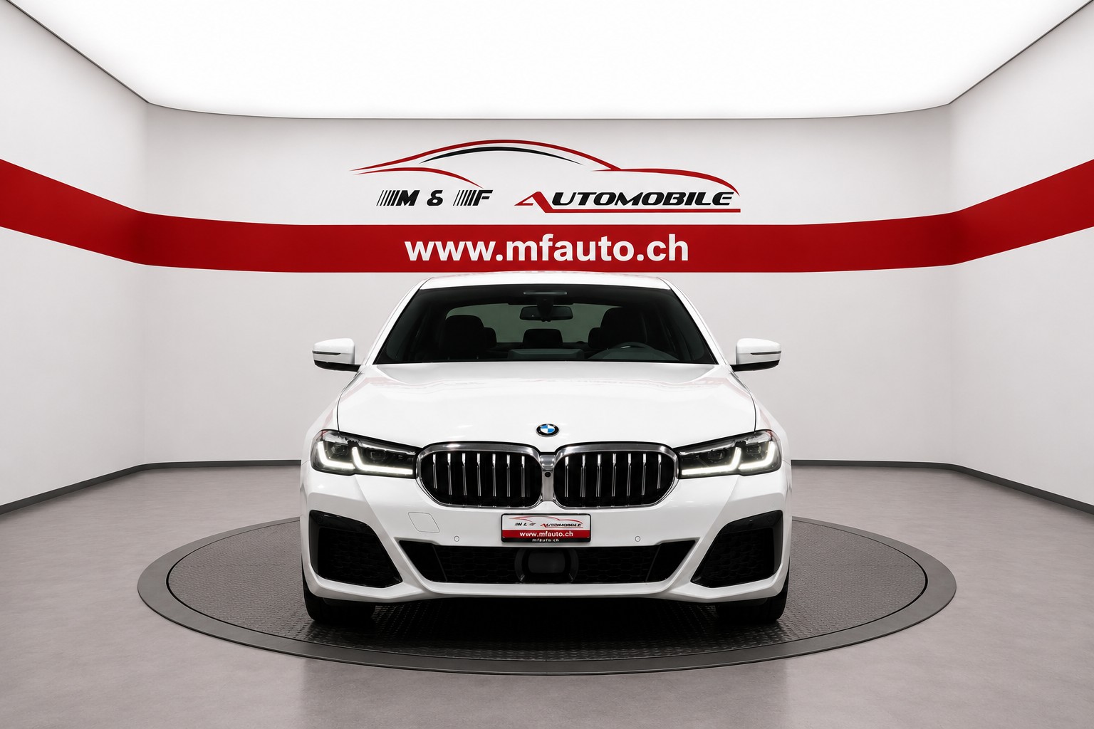 BMW 530e xDrive SAG M-SPORTCH FAHRZEUG AUS 1. HAND-showroom-element-3