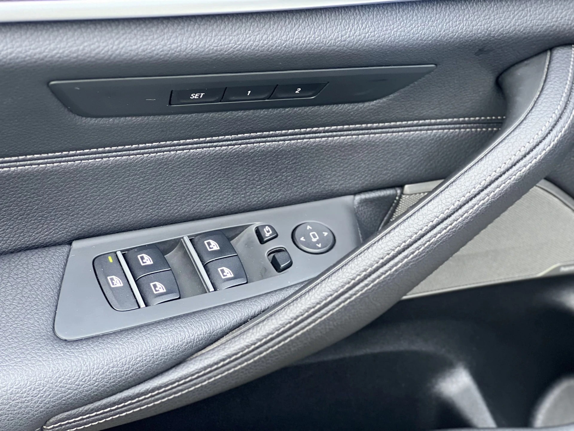 BMW 530e xDrive SAG M-SPORTCH FAHRZEUG AUS 1. HAND-image-12