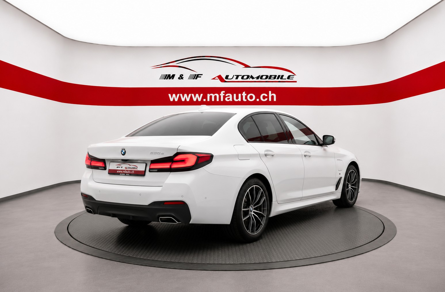BMW 530e xDrive SAG M-SPORTCH FAHRZEUG AUS 1. HAND-image-5