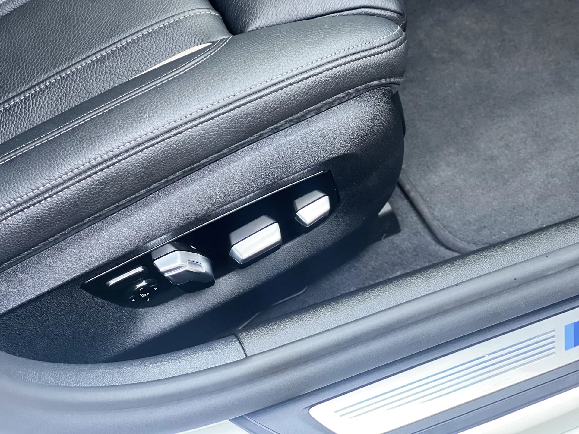BMW 530e xDrive SAG M-SPORTCH FAHRZEUG AUS 1. HAND-image-11