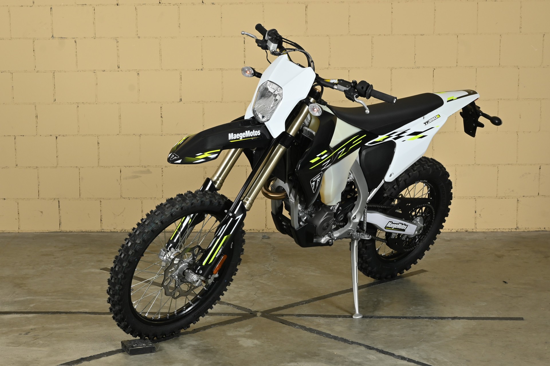 TRIUMPH TF 250 E-image-2