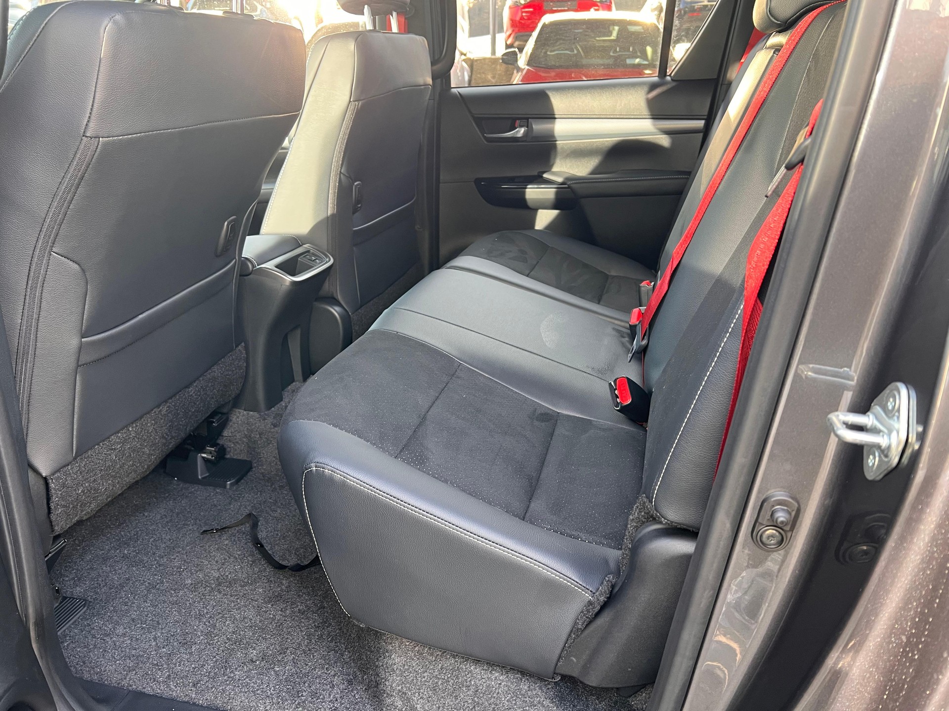 TOYOTA Hilux Double Cab.-Pick-up 2.8 D-4D 230 GR Sport II-image-10