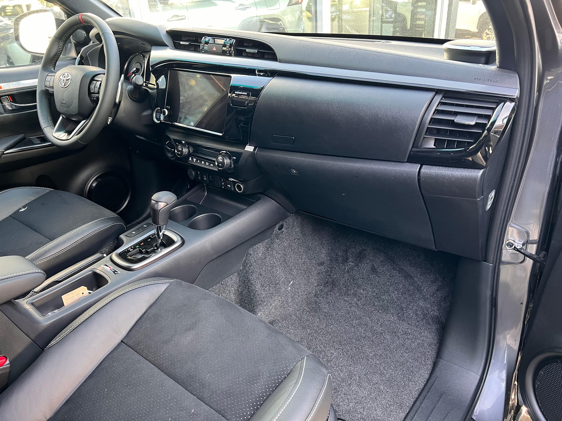 TOYOTA Hilux Double Cab.-Pick-up 2.8 D-4D 230 GR Sport II-image-13