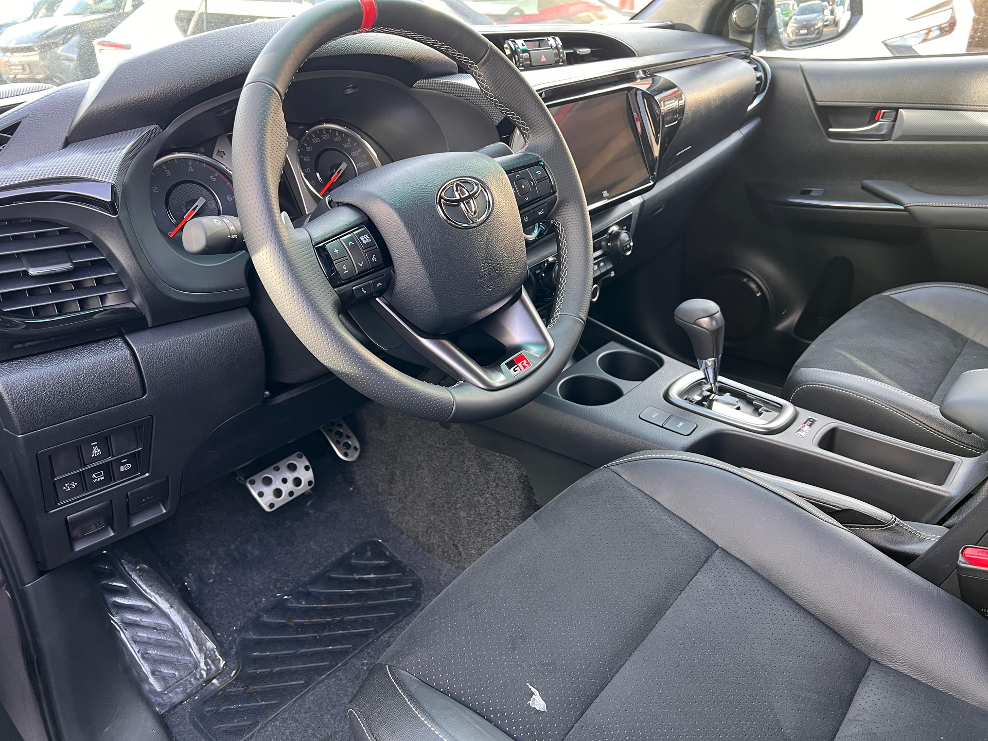 TOYOTA Hilux Double Cab.-Pick-up 2.8 D-4D 230 GR Sport II-image-7