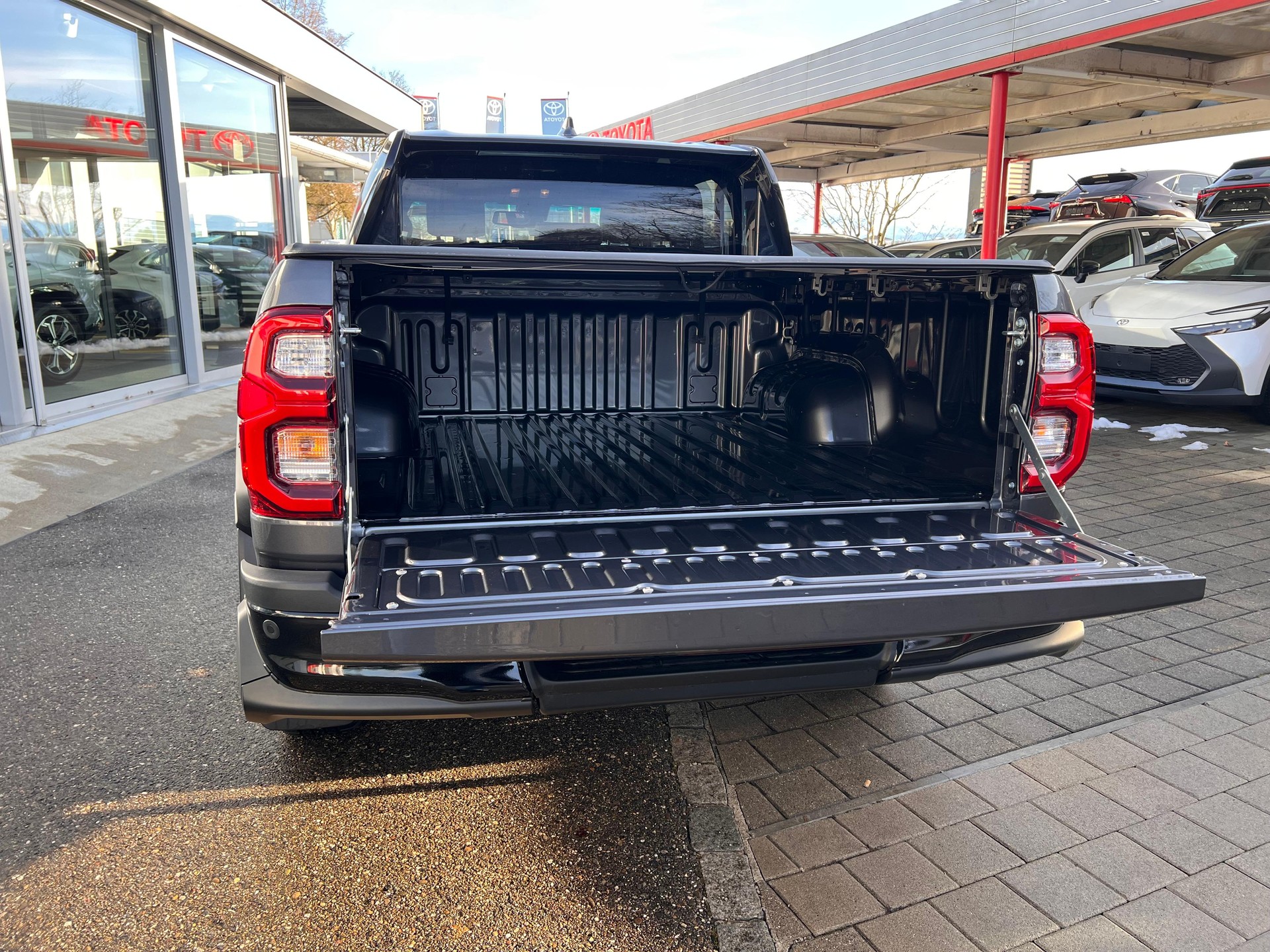 TOYOTA Hilux Double Cab.-Pick-up 2.8 D-4D 230 GR Sport II-image-6