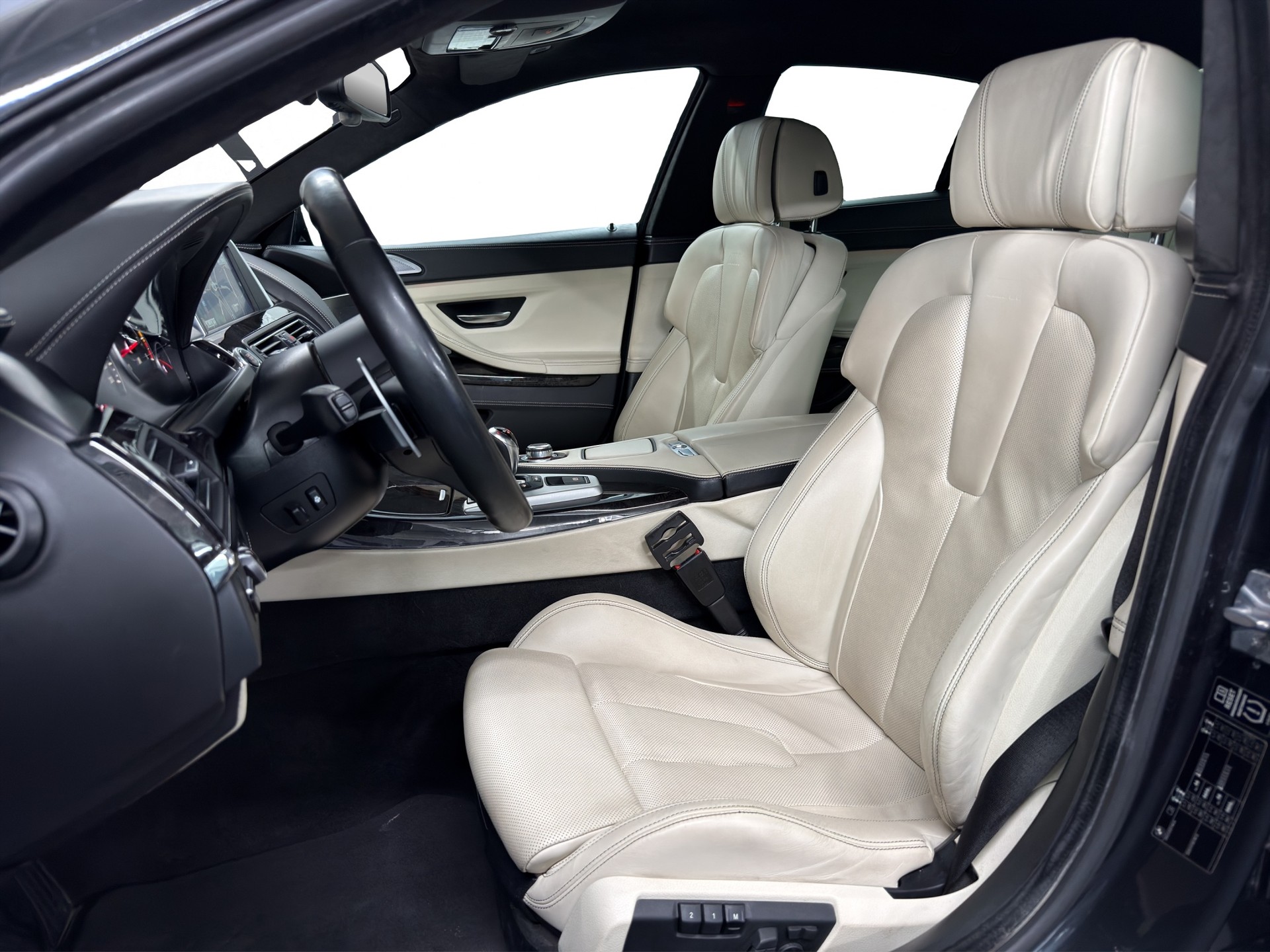 BMW M6 Gran Coupé Drivelogic "Vollausstattung"-image-19