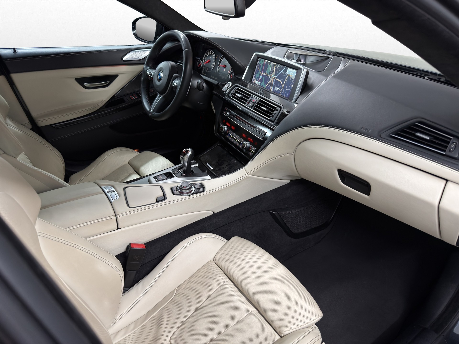 BMW M6 Gran Coupé Drivelogic "Vollausstattung"-image-24