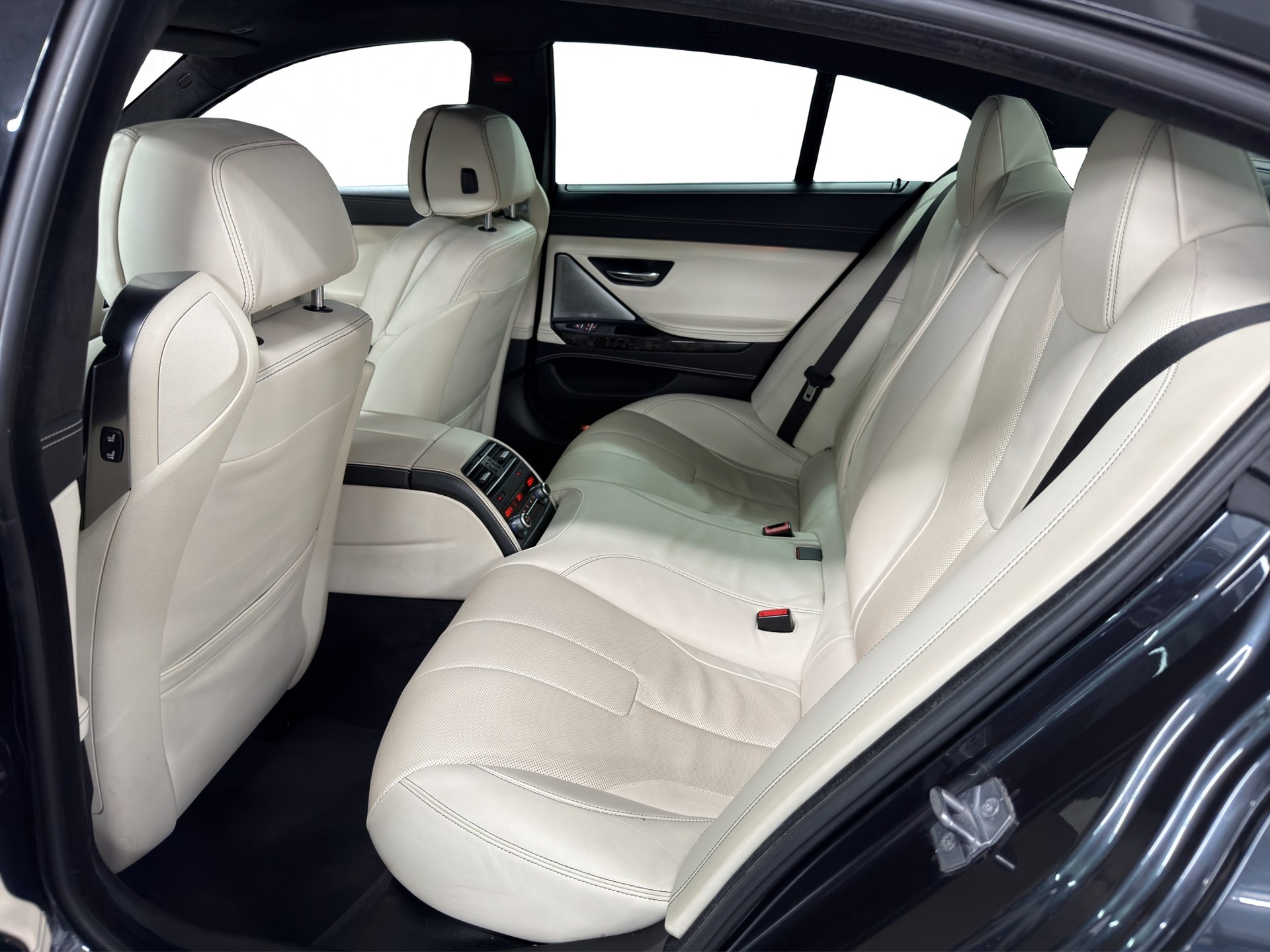 BMW M6 Gran Coupé Drivelogic "Vollausstattung"-image-21