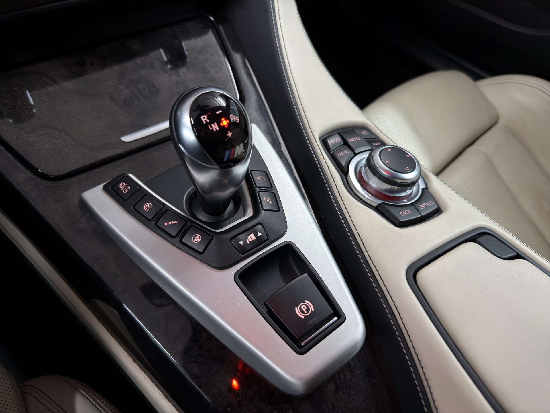 BMW M6 Gran Coupé Drivelogic "Vollausstattung"-image-15