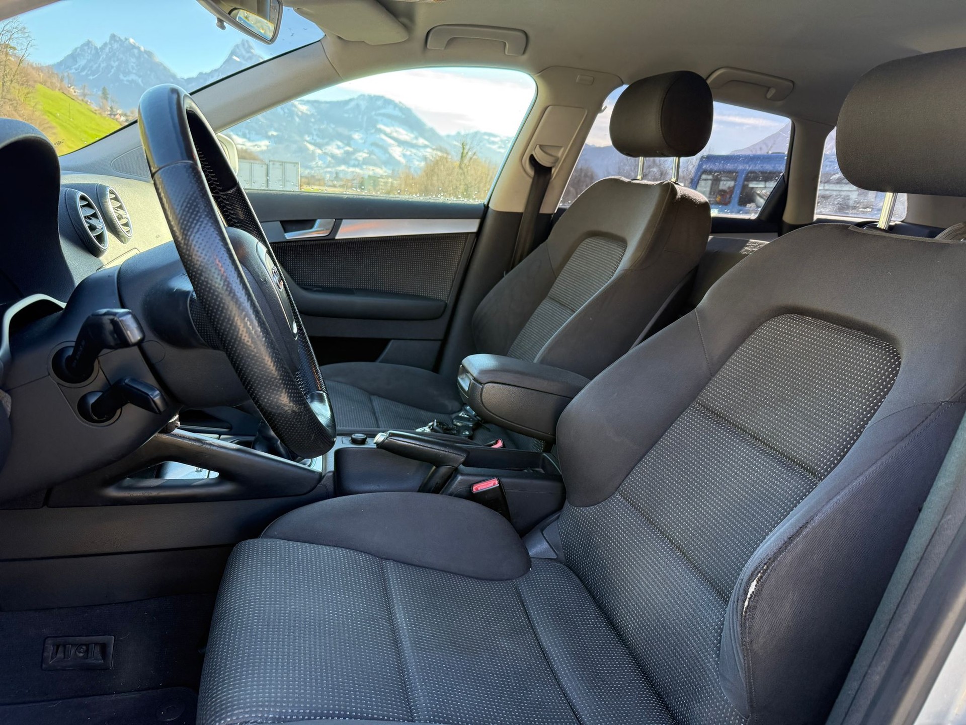 AUDI A3 Sportback 2.0 Turbo FSI Attraction-image-10