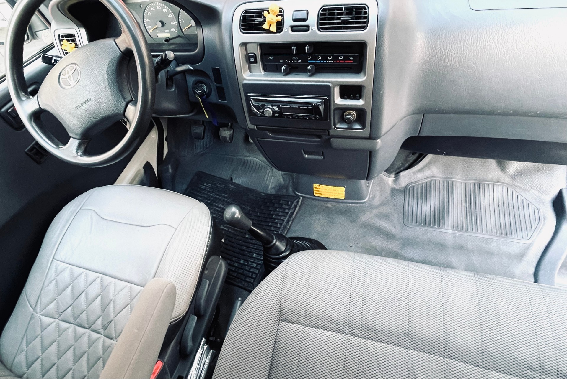 TOYOTA Hiace D-4D Kombi 4WD SWB-image-3