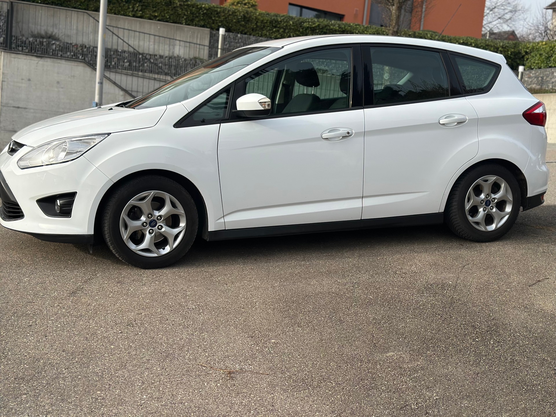 FORD C-Max 1.0 SCTi Titanium-showroom-element-1