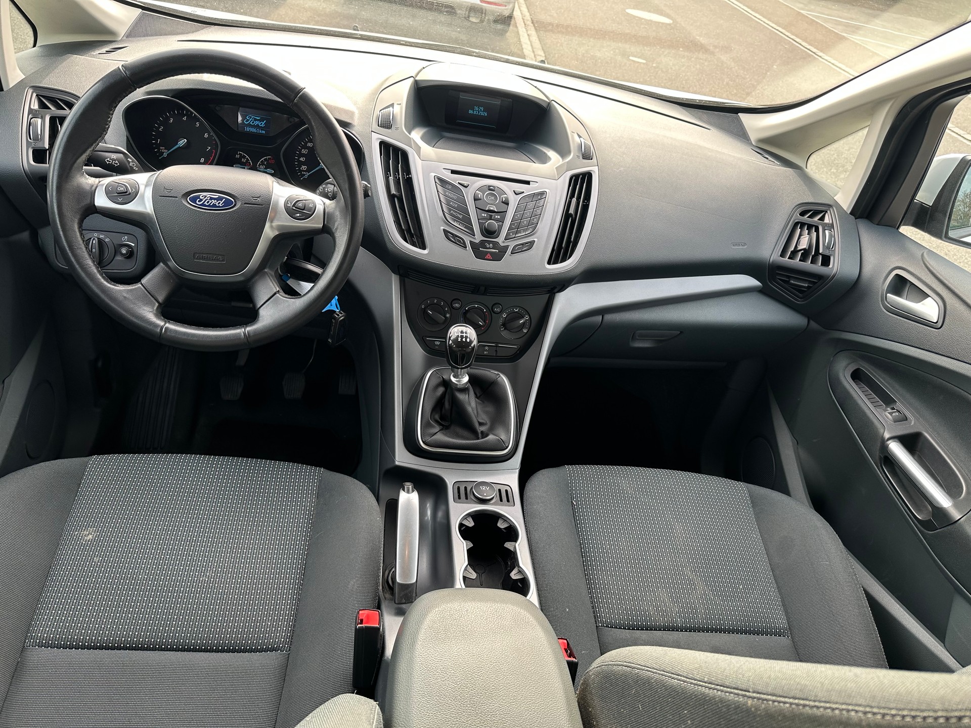 FORD C-Max 1.0 SCTi Titanium-image-8