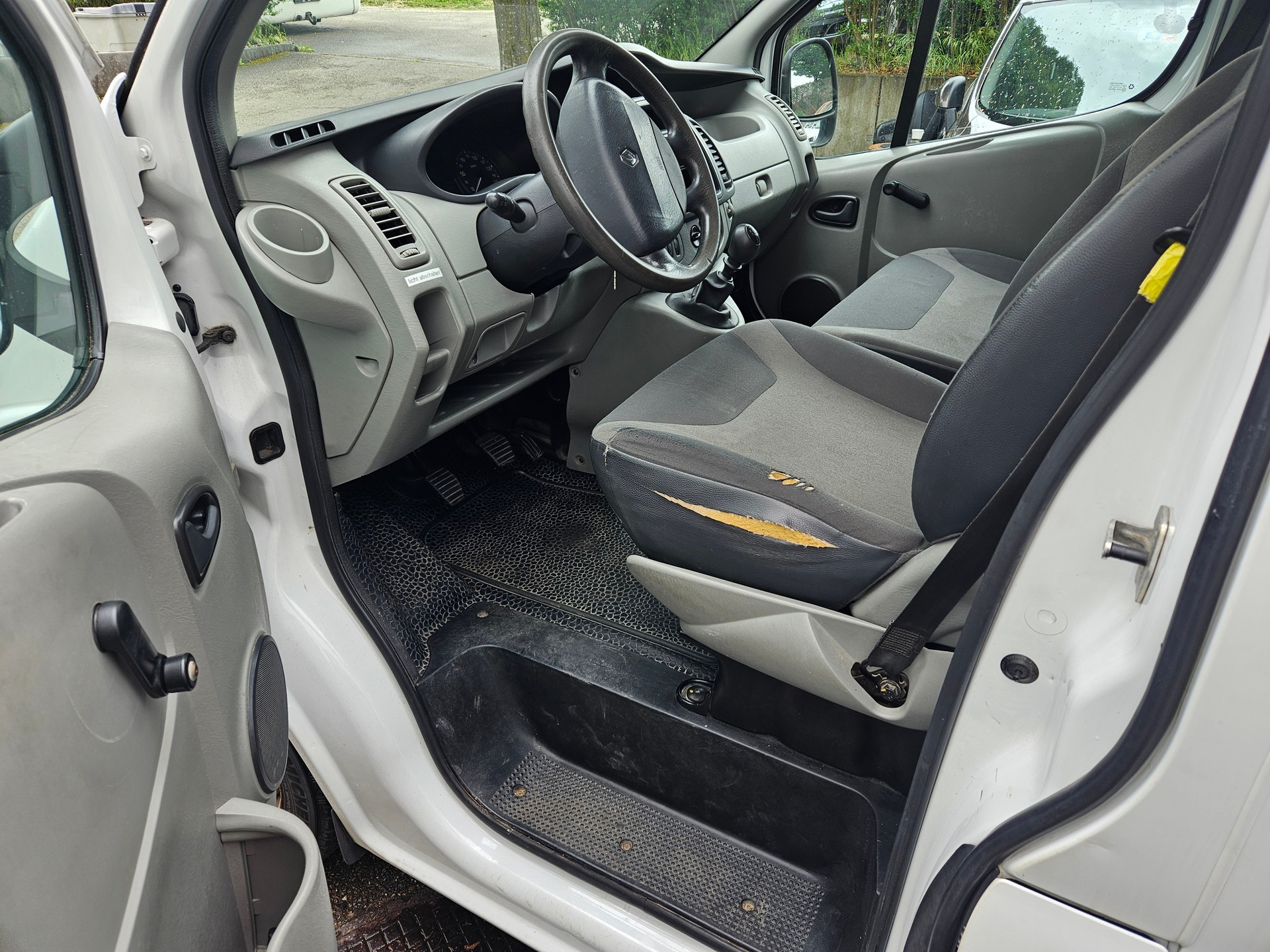 RENAULT Trafic 2.0 dCi 115 2.9t L2H1-image-8