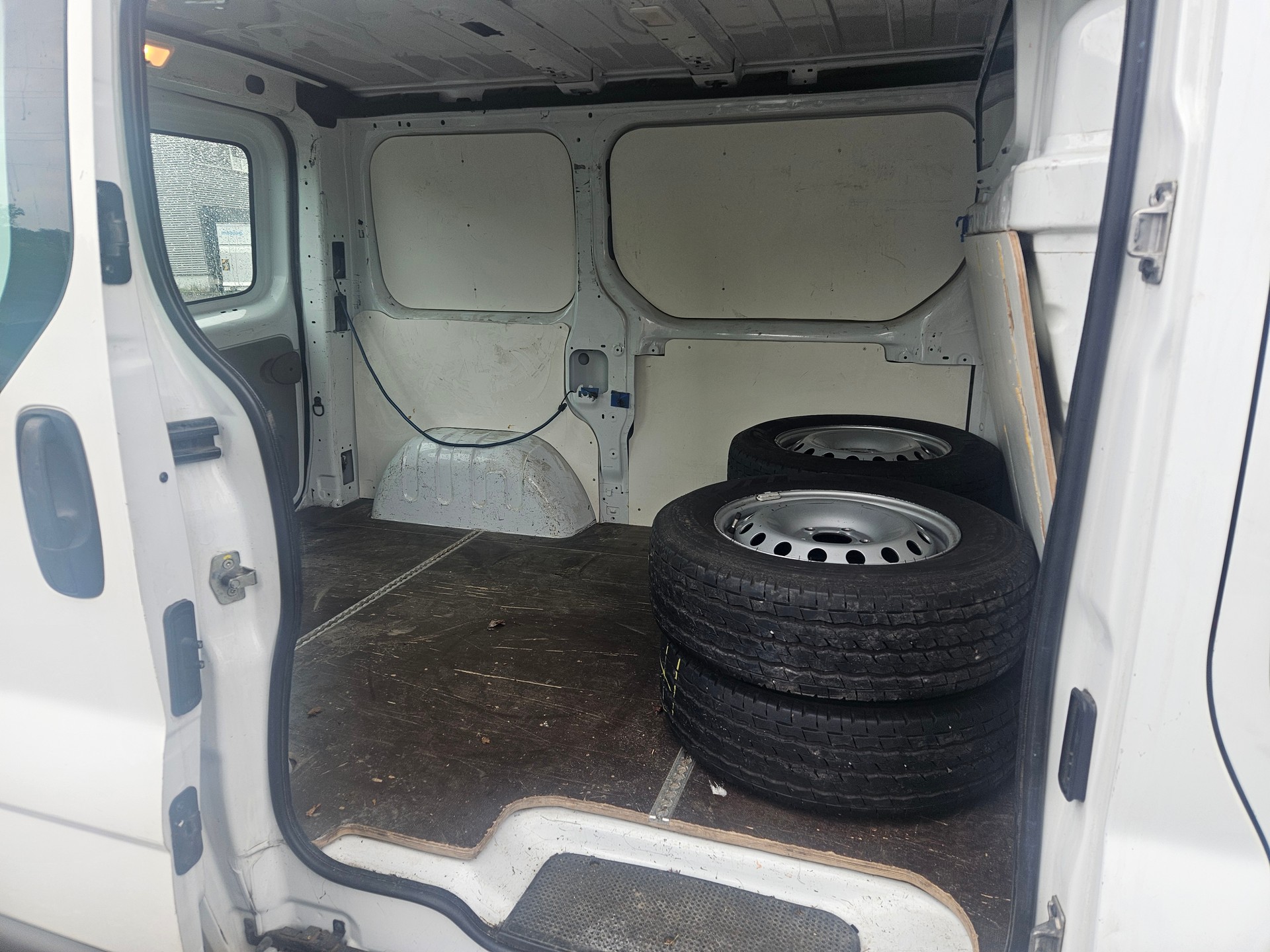 RENAULT Trafic 2.0 dCi 115 2.9t L2H1-image-10