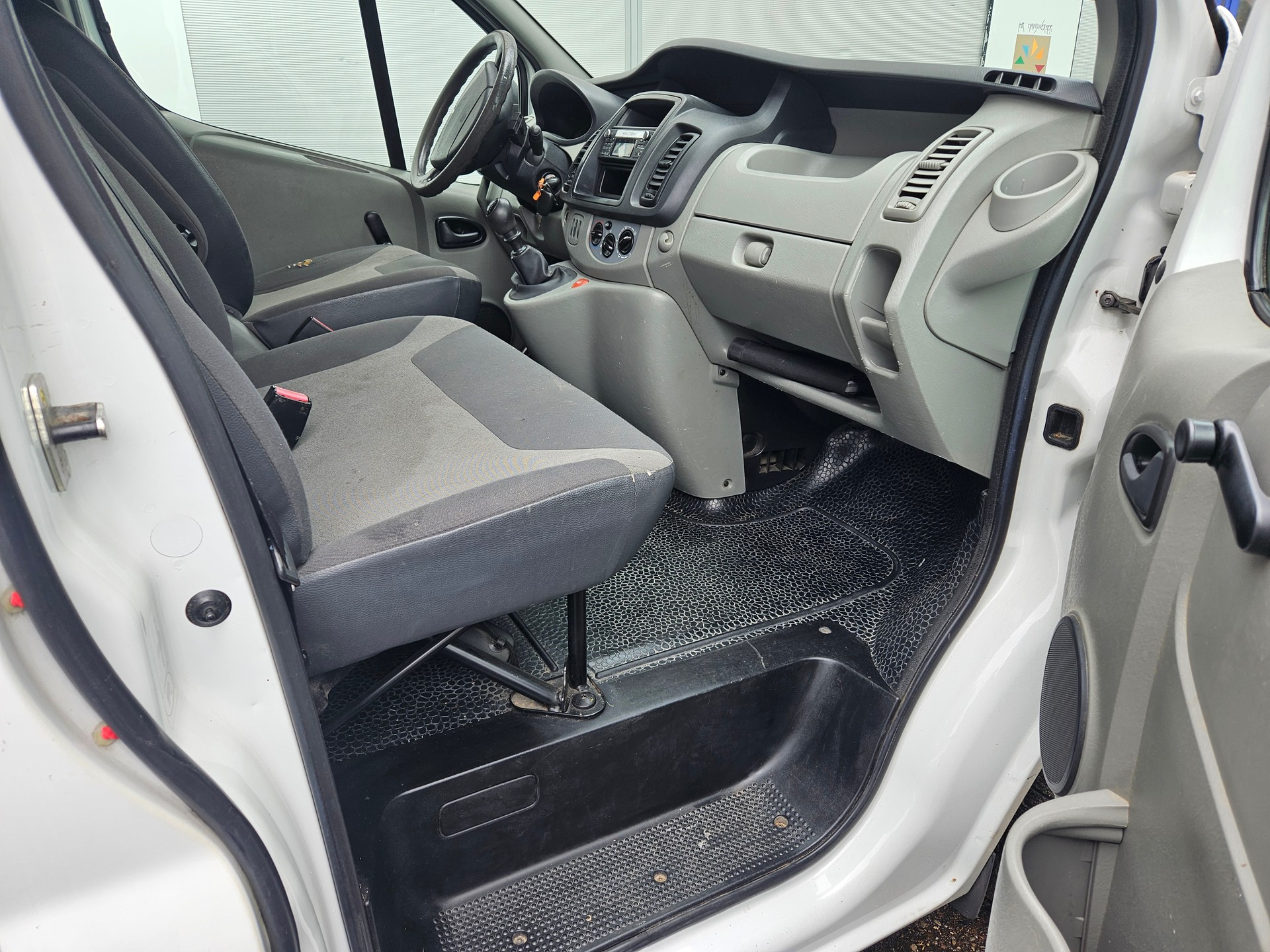 RENAULT Trafic 2.0 dCi 115 2.9t L2H1-image-6