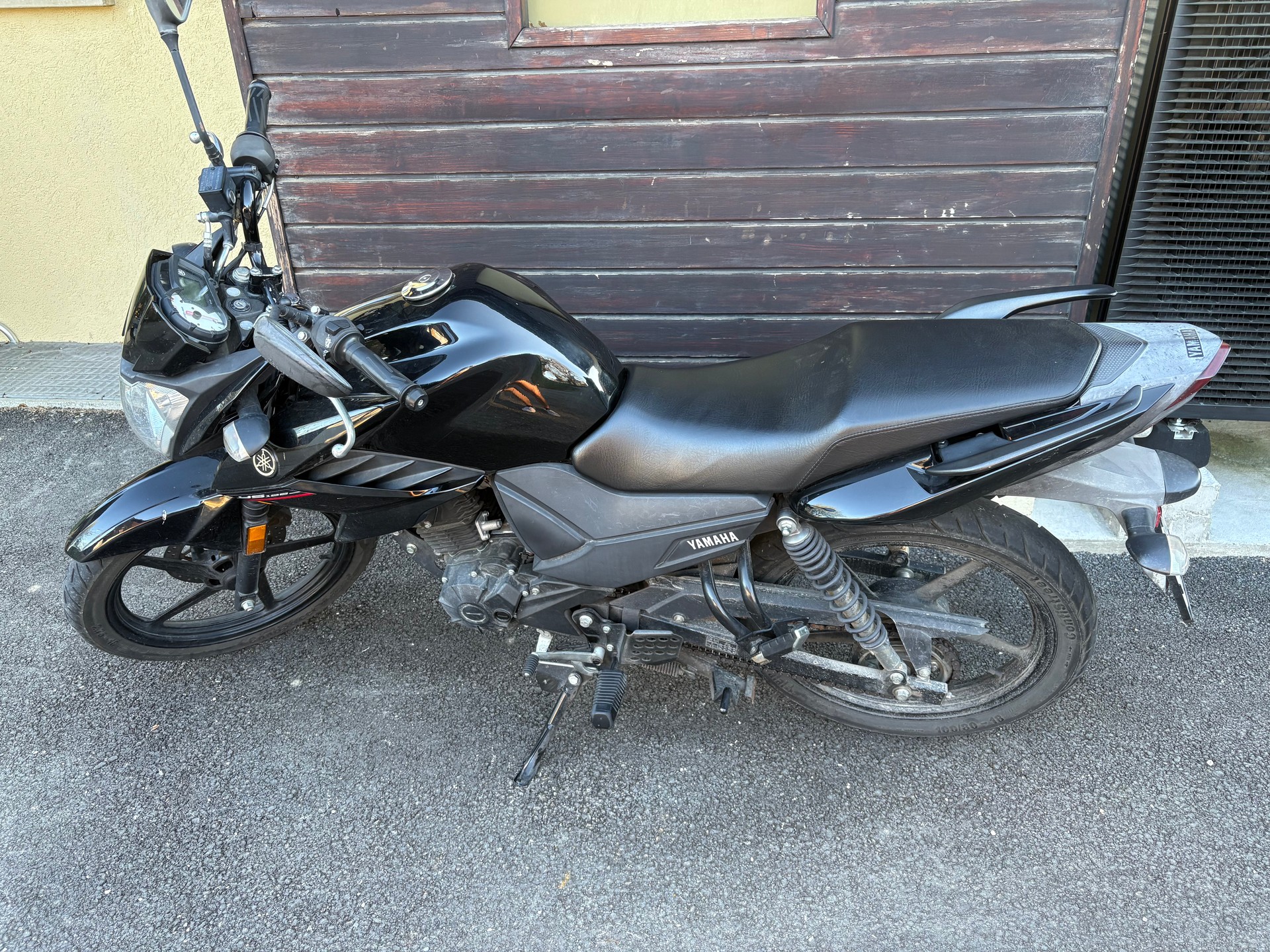 YAMAHA YS 125 UBS