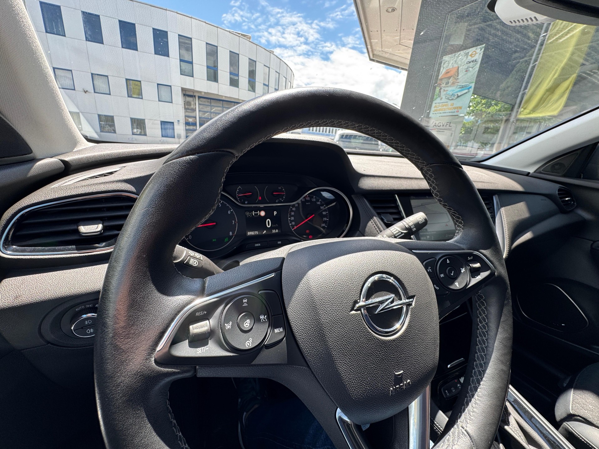 OPEL Grandland X 1.6Turbo Ultimate-image-13