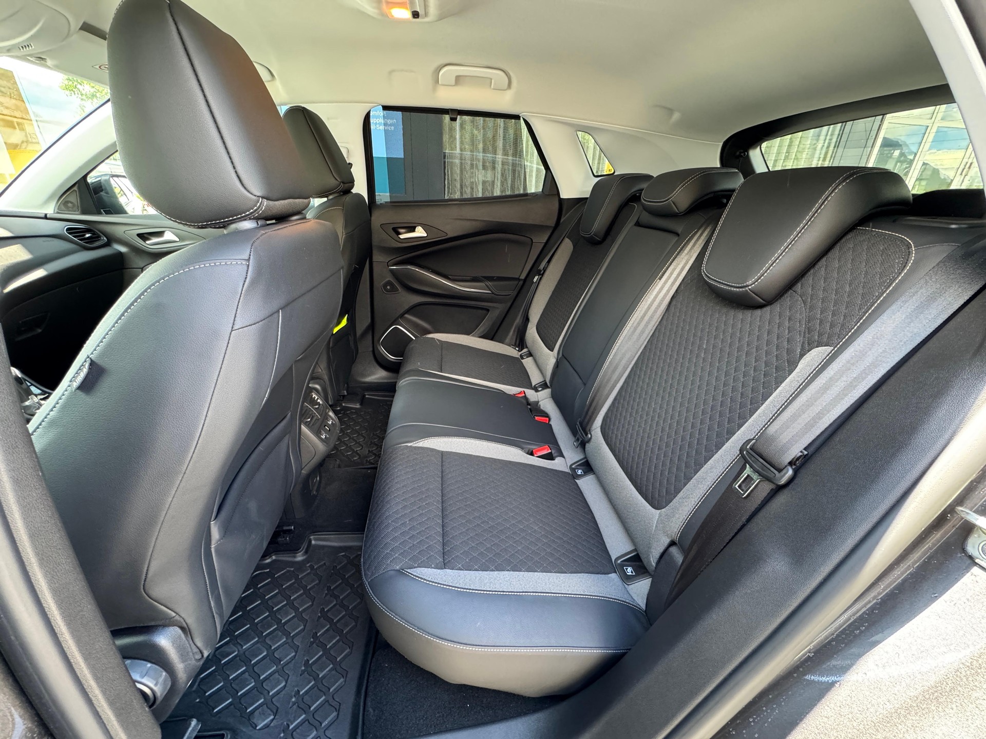 OPEL Grandland X 1.6Turbo Ultimate-image-7