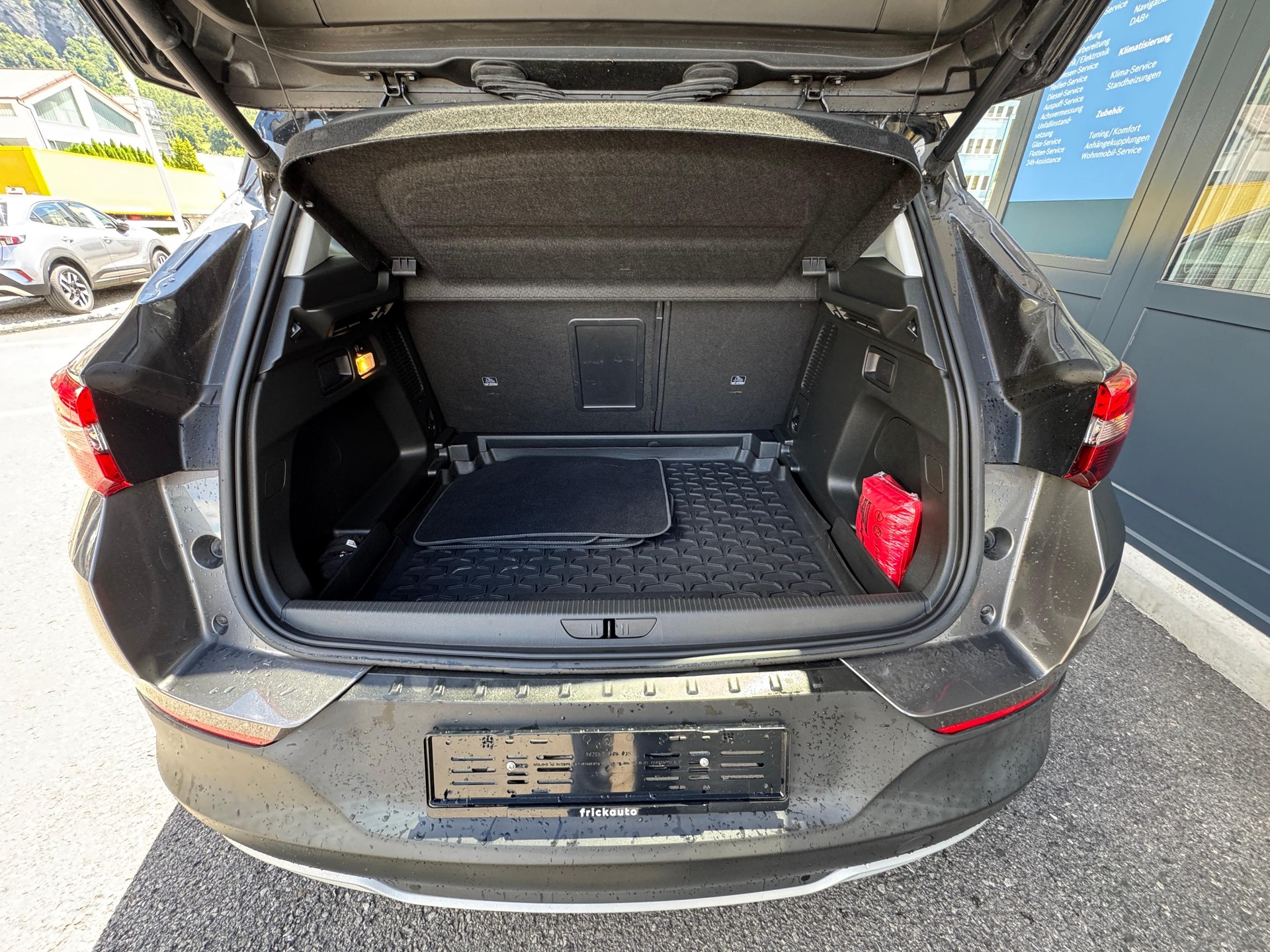 OPEL Grandland X 1.6Turbo Ultimate-image-4