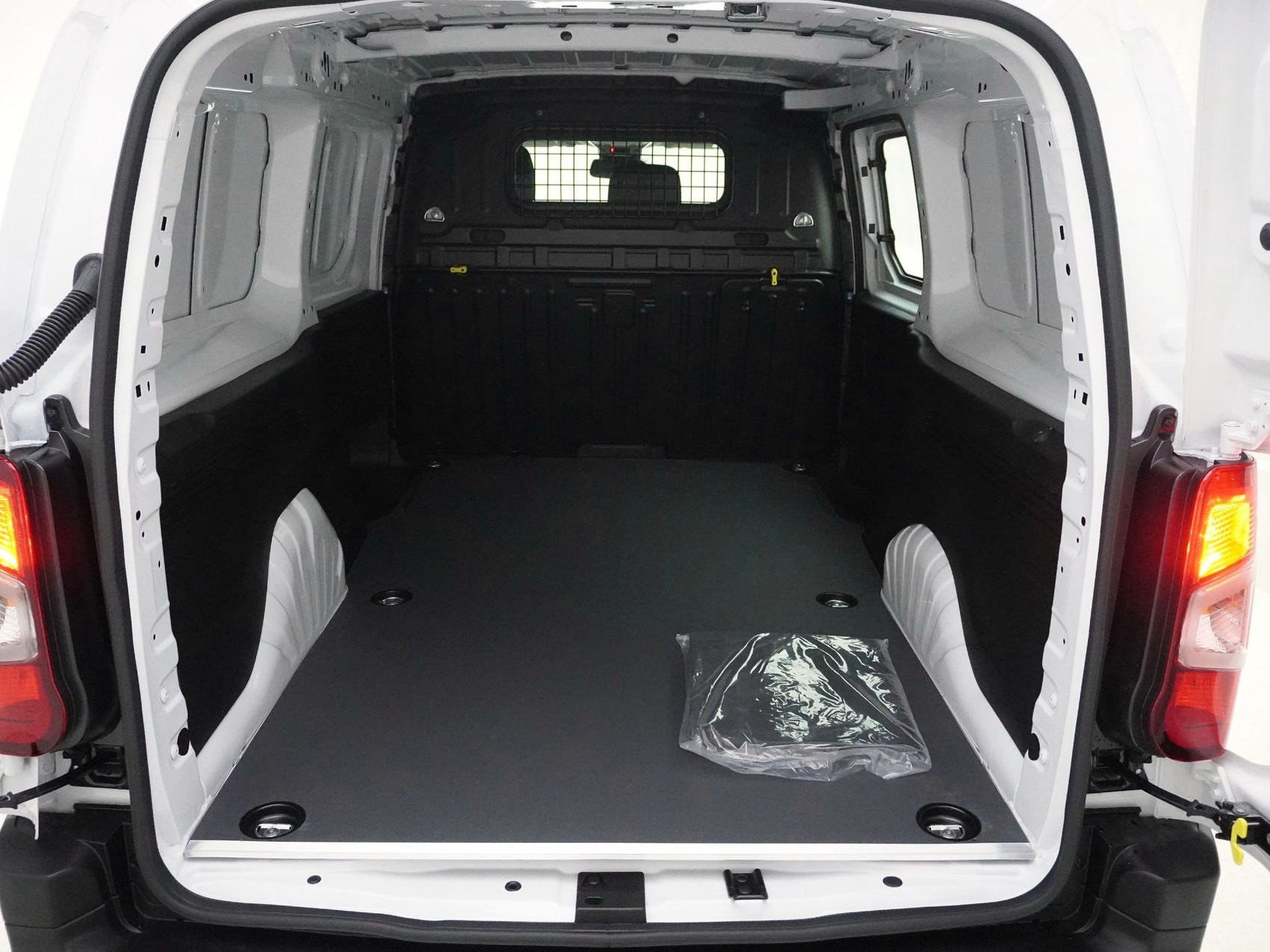 TOYOTA Proace City Van L2 52KWh Active-image-22