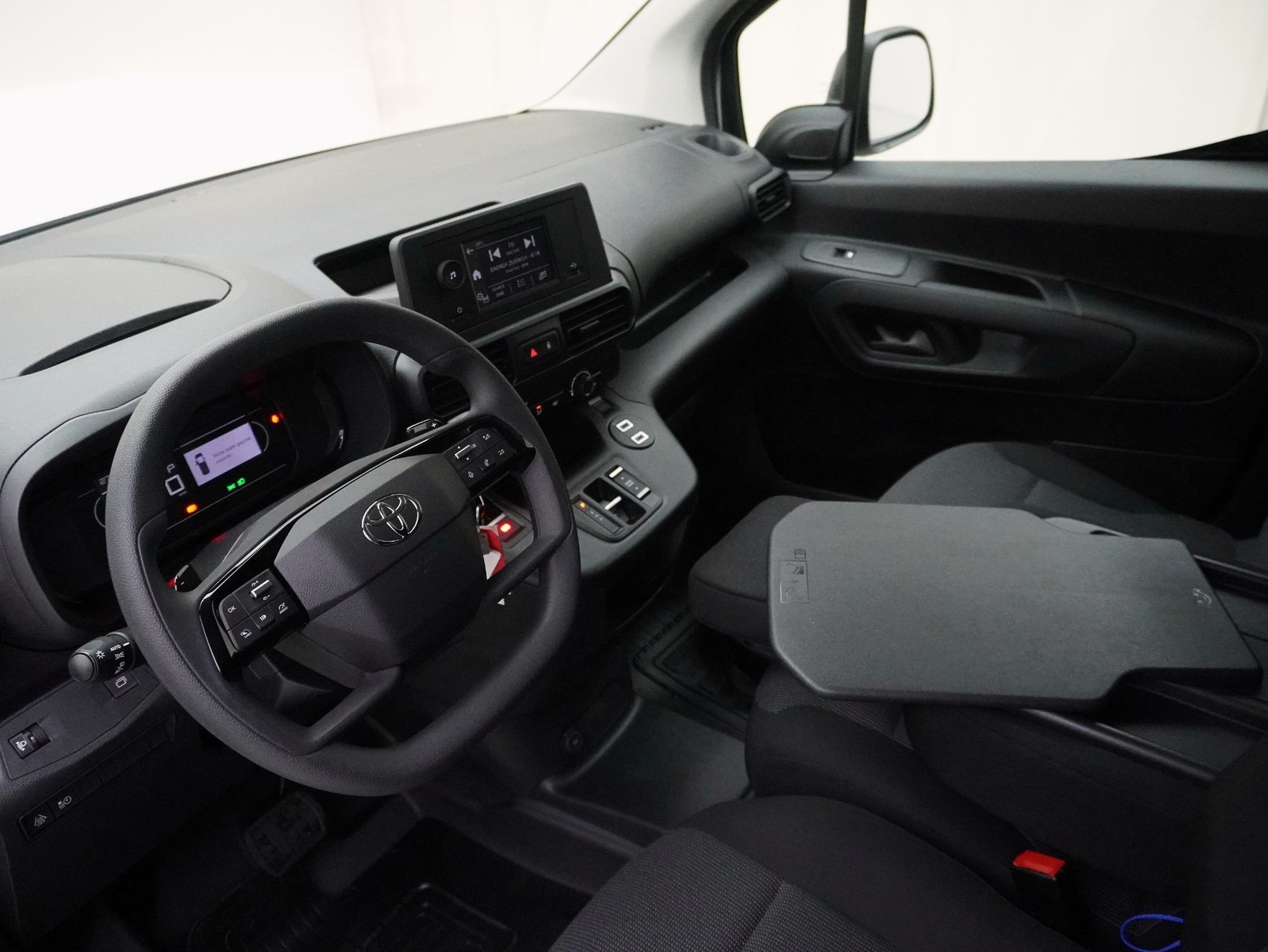 TOYOTA Proace City Van L2 52KWh Active-image-6