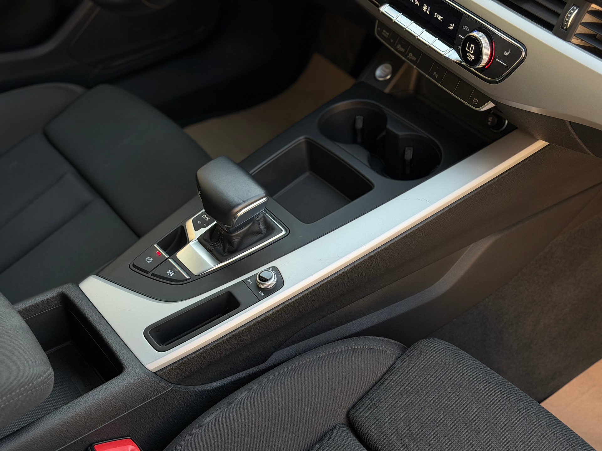 AUDI A4 Avant 40 TDI advanced Attraction quattro S-tronic-image-17